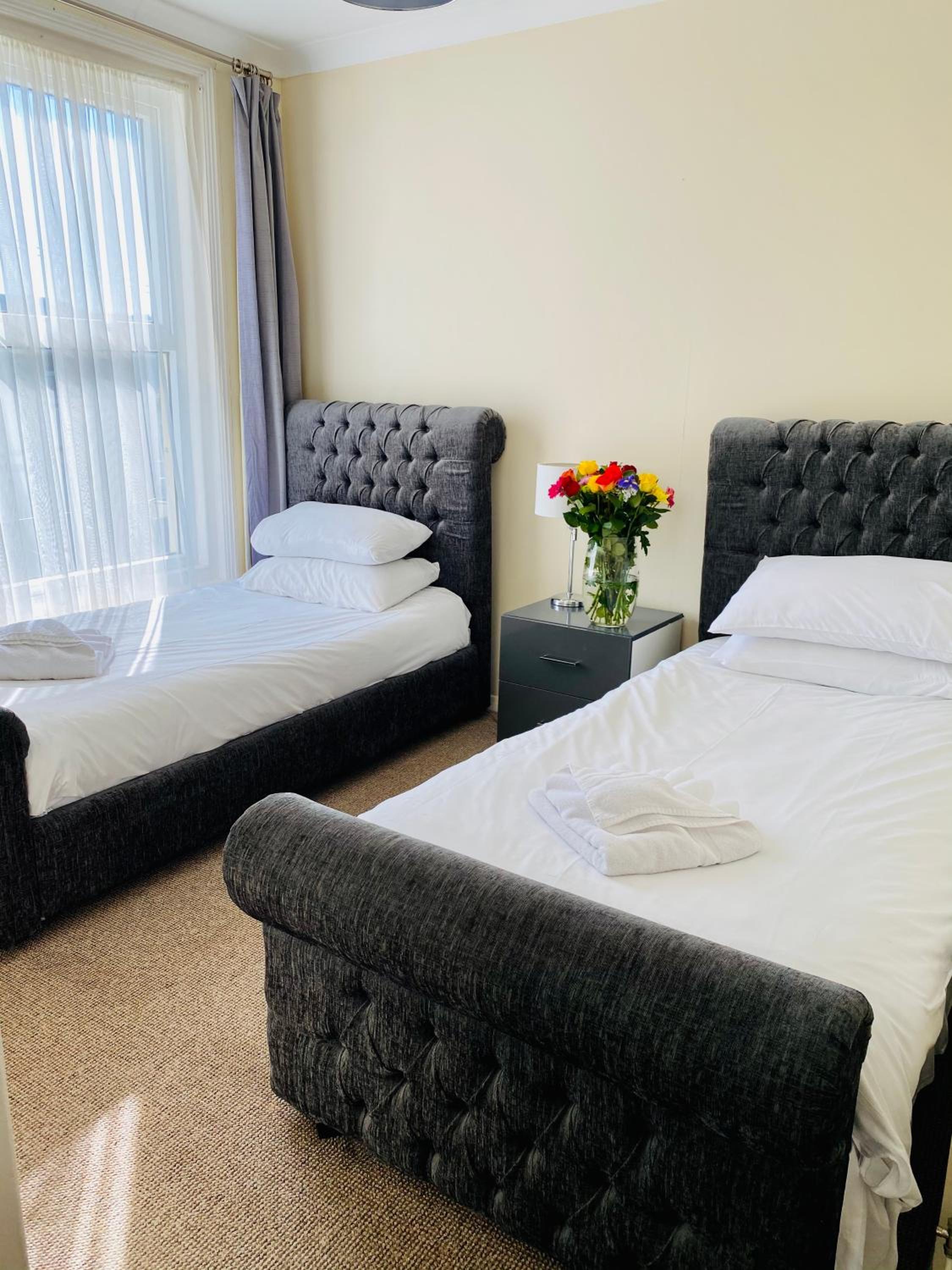 Twin Room with Side Sea View photo 2