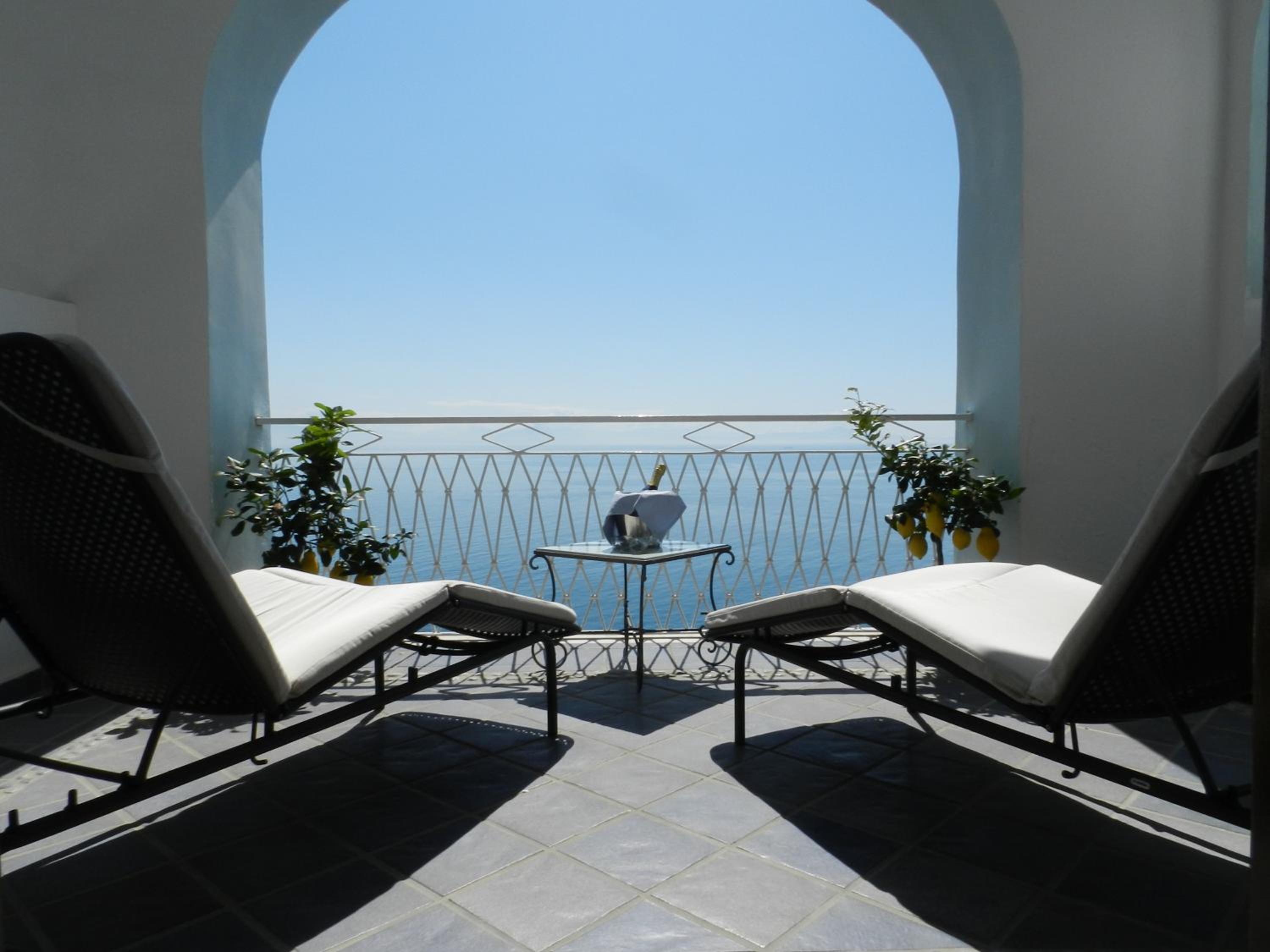 Deluxe Double Room with Sea View - Photo 3