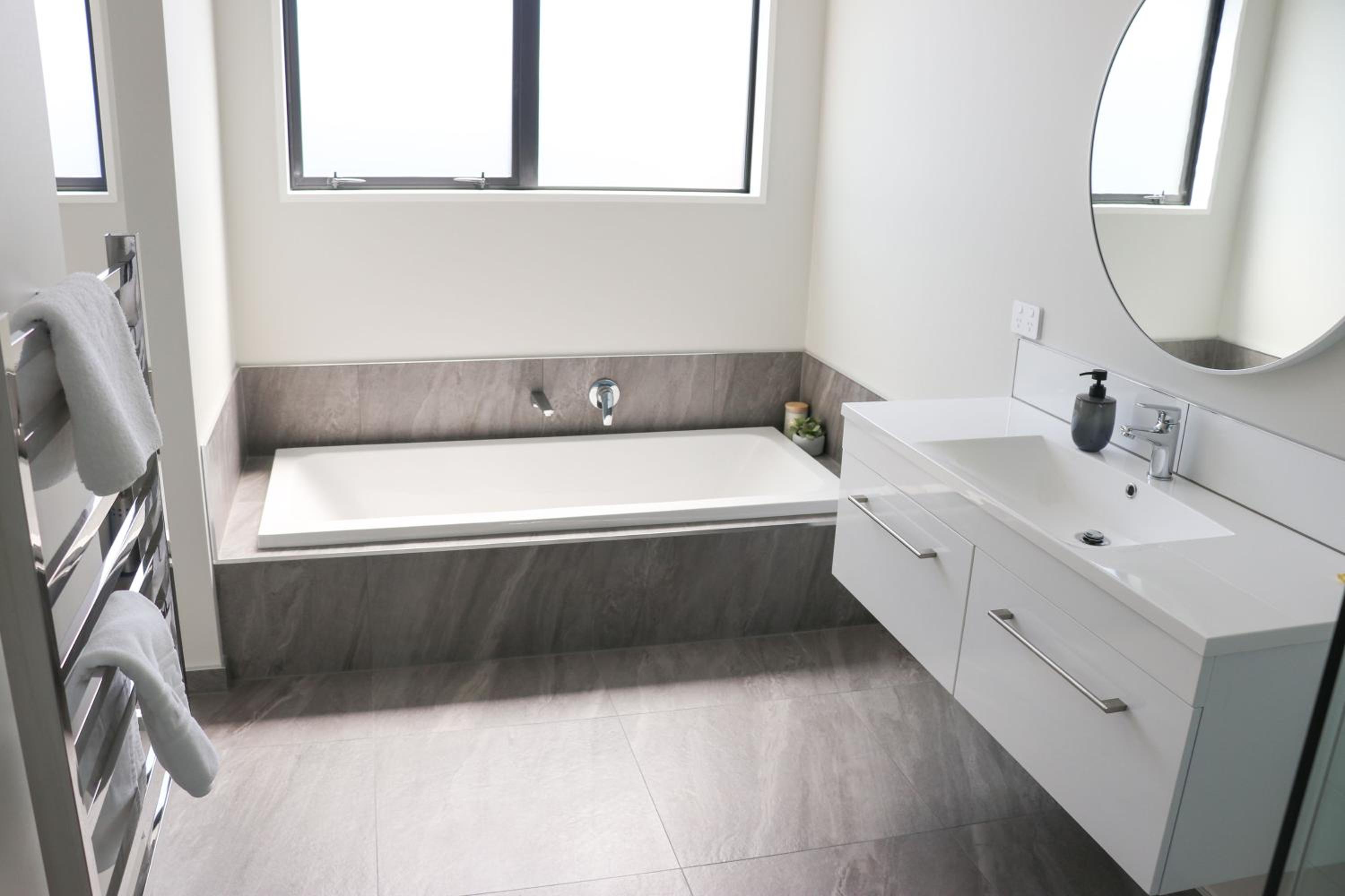 Three-Bedroom Townhouse - Photo 5