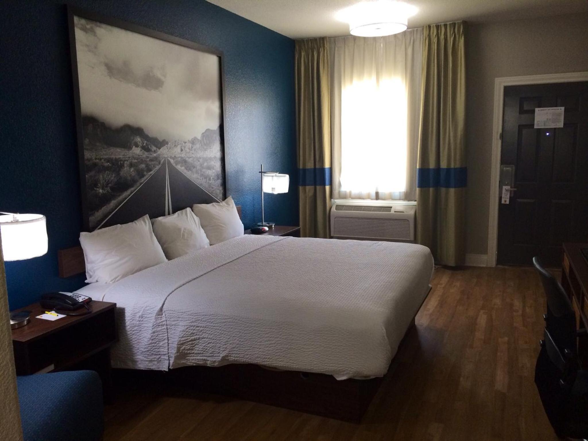 King Room - Non-Smoking - Photo 2