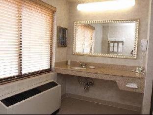One-Bedroom Suite - Photo 3
