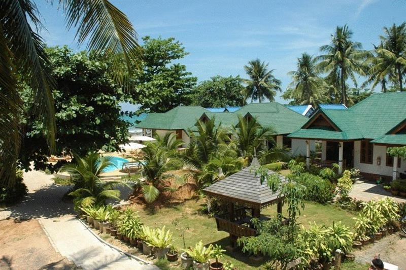 Bungalow with Garden View photo 3