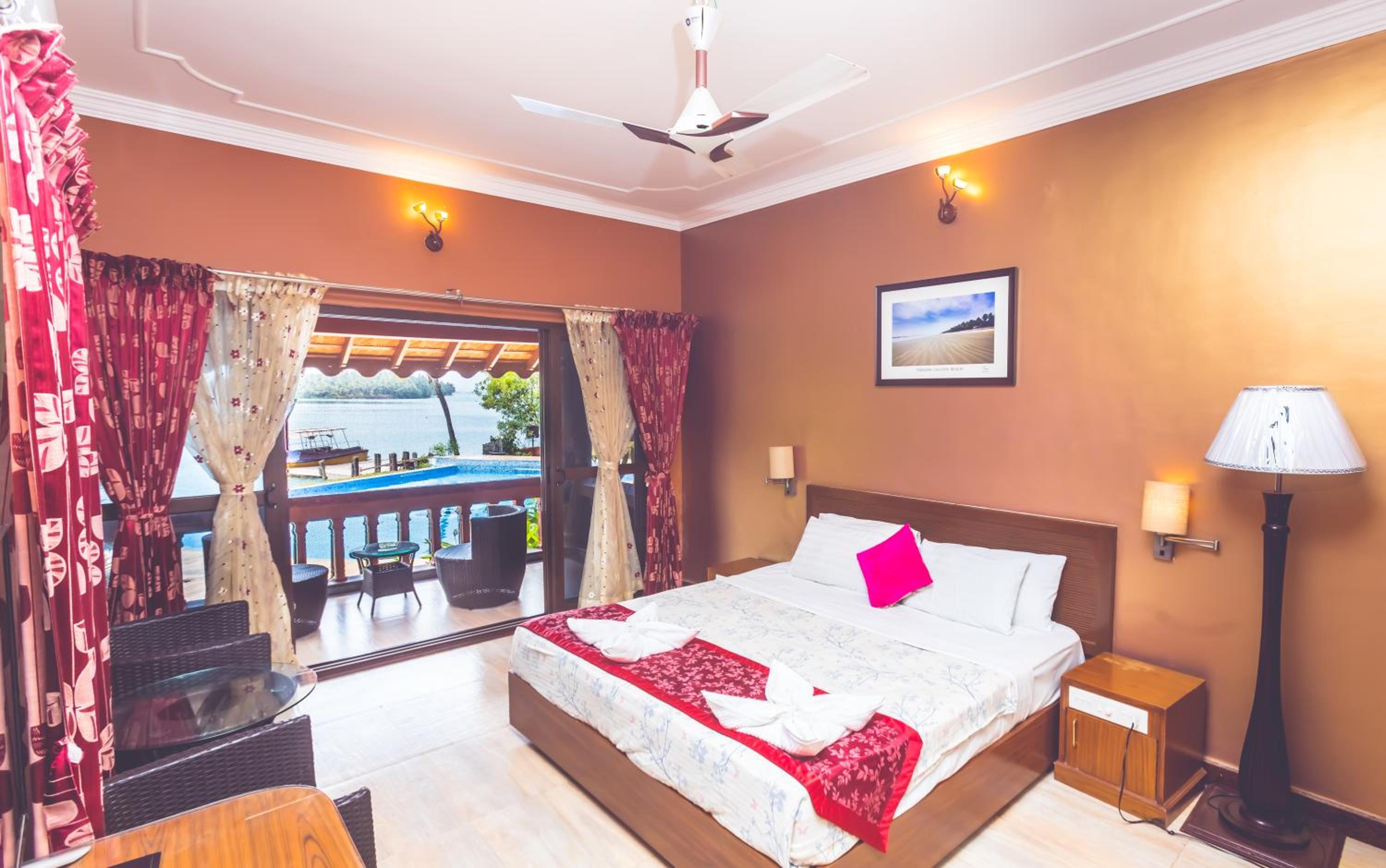 King Room with Balcony photo 1