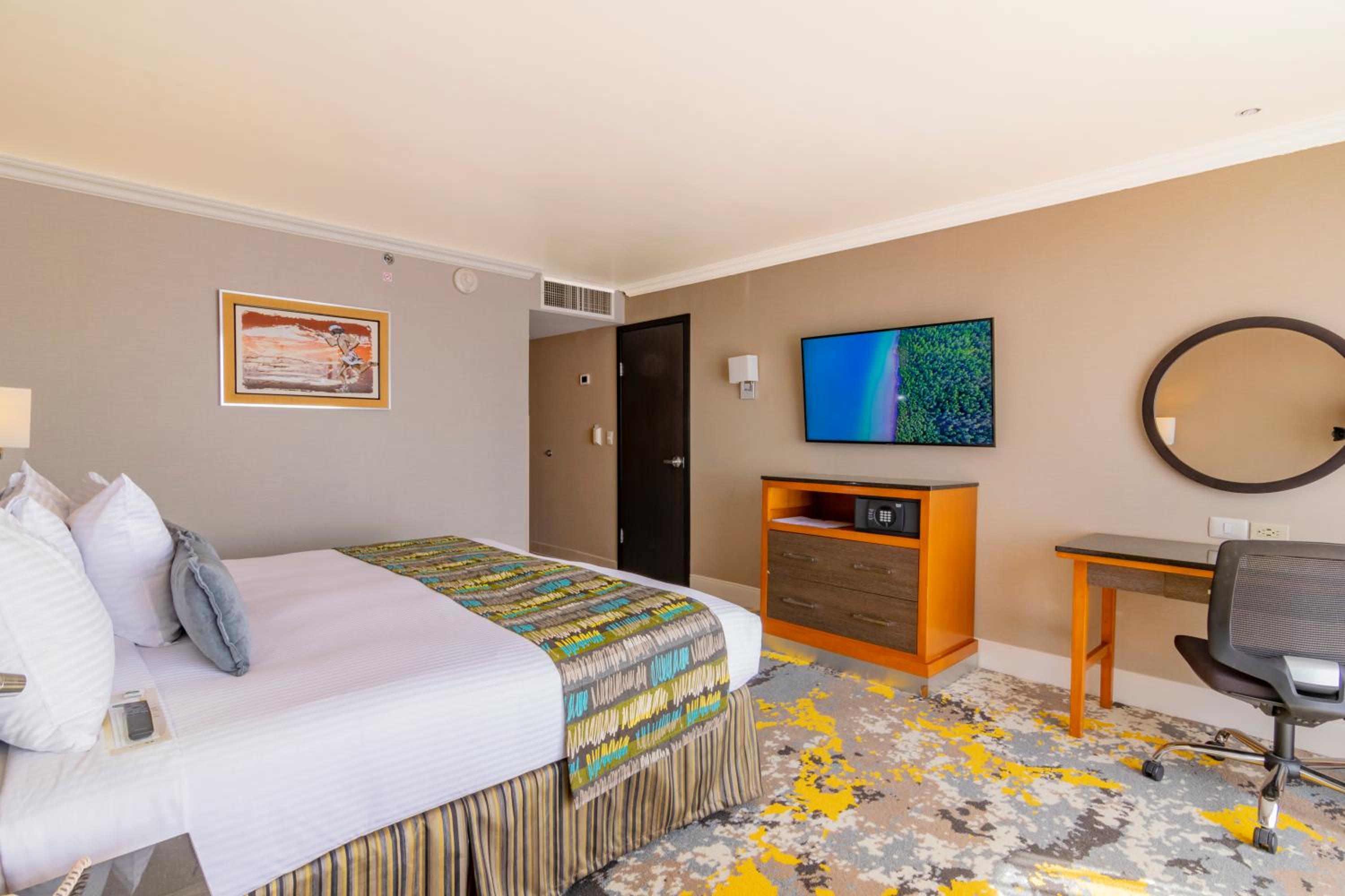 Deluxe Single Room with Balcony (newly renovated) photo 2
