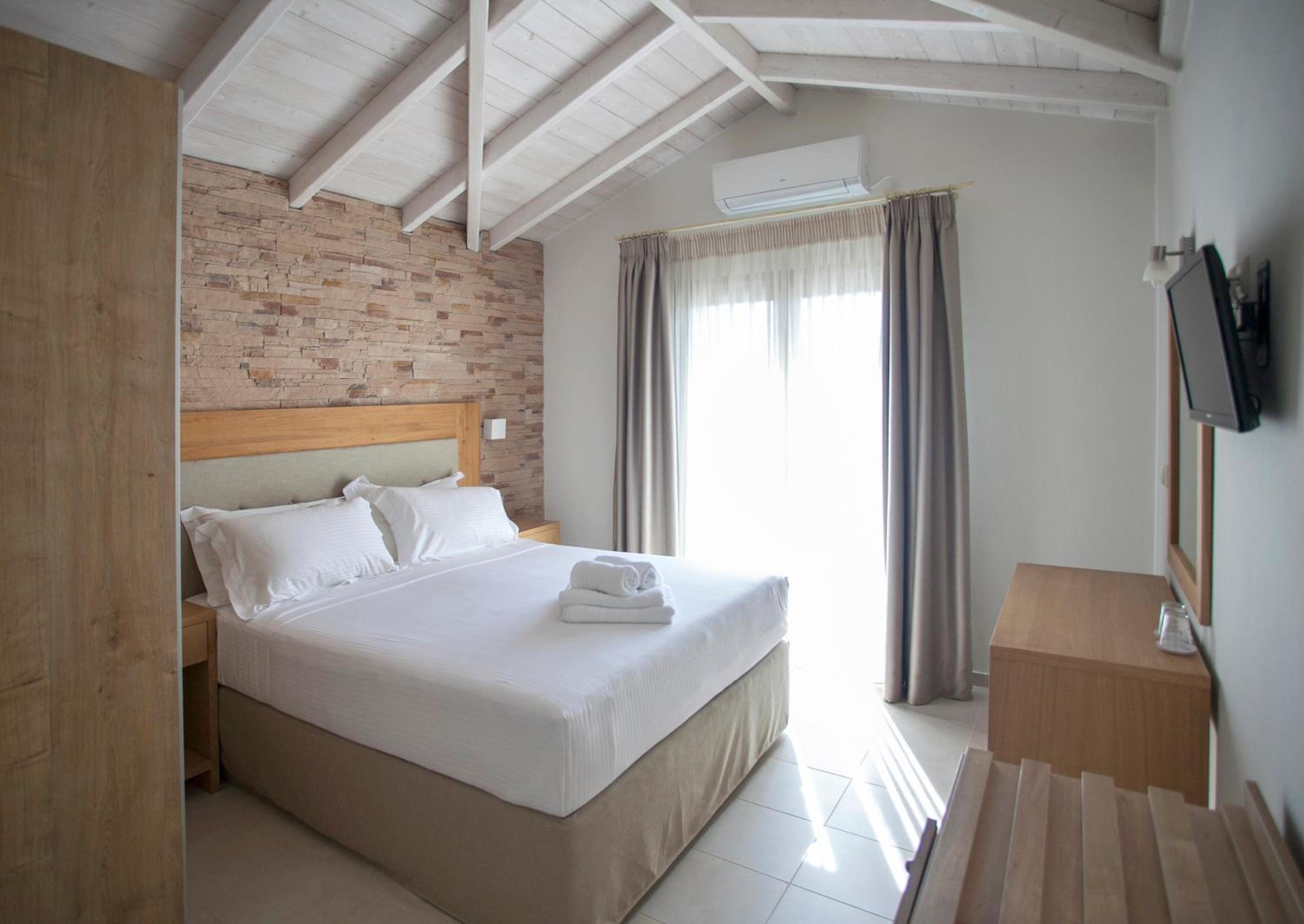 Deluxe Junior Suite photo 2