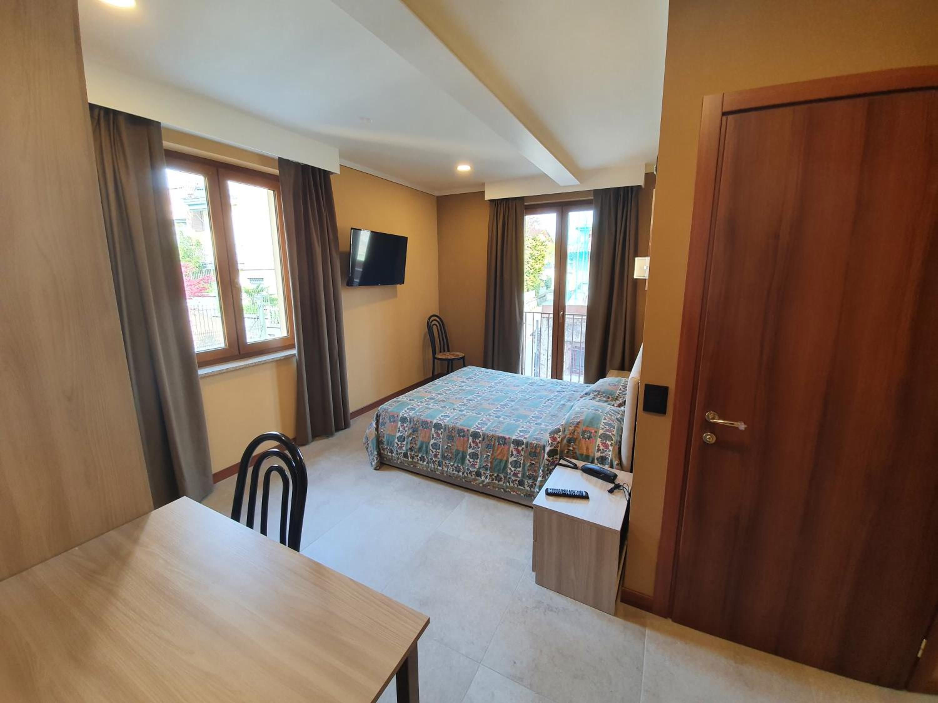 Double Room - Photo 7