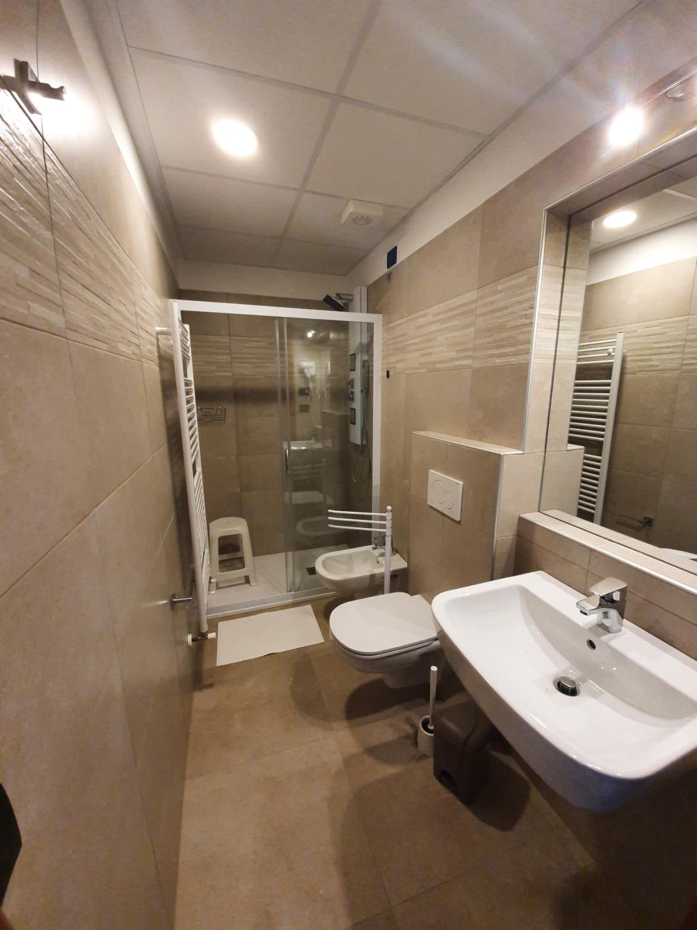 Double Room - Photo 6
