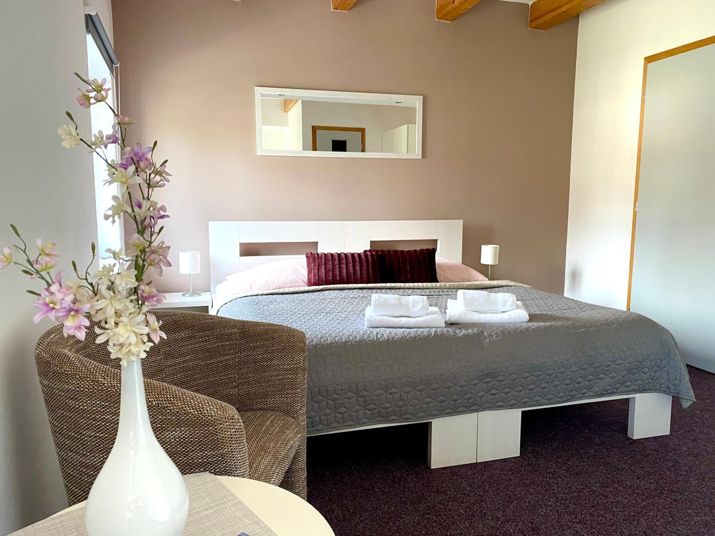 Twin Room with Private Bathroom photo 1