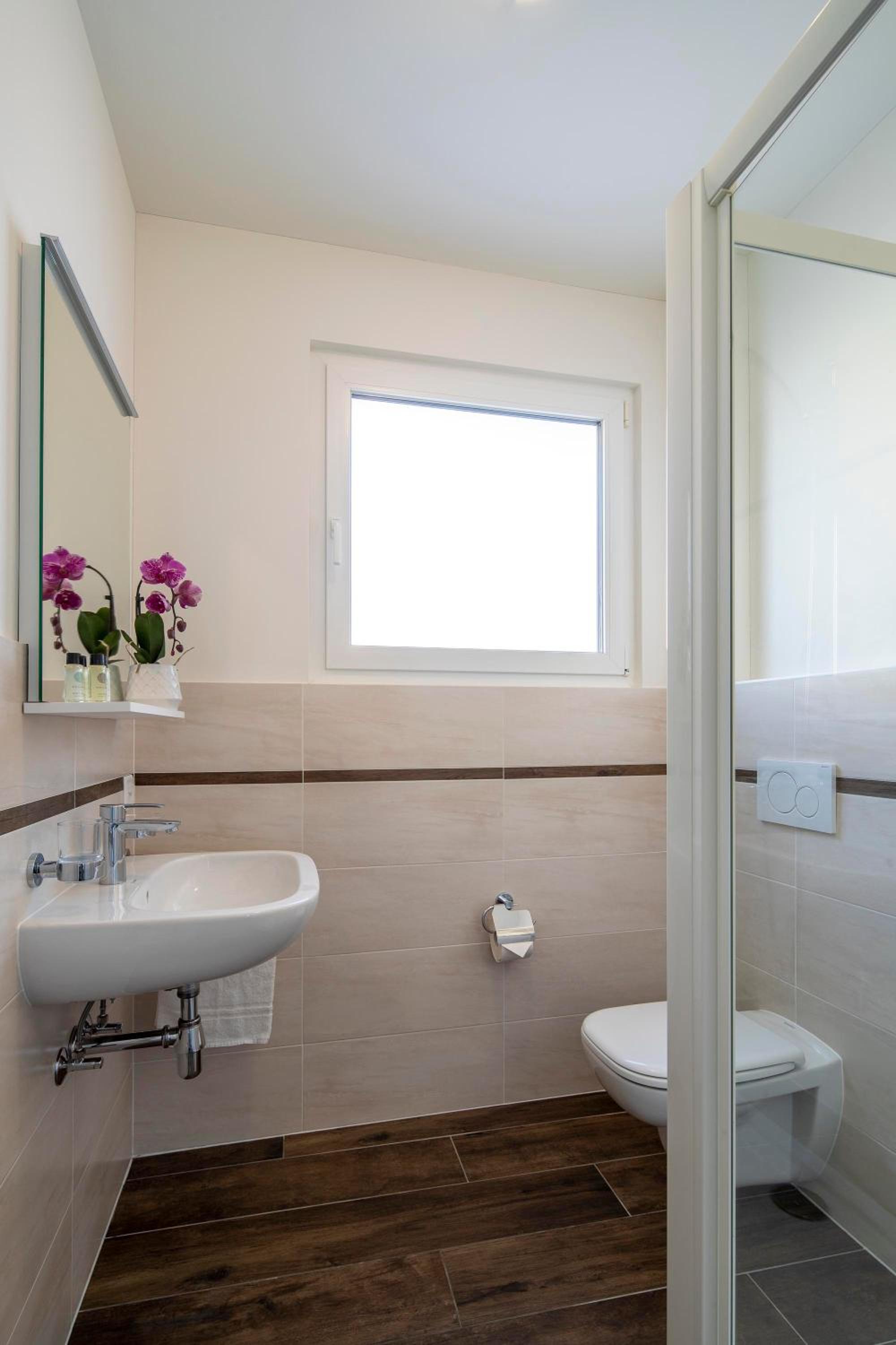 Twin Room with Private Bathroom - Photo 5