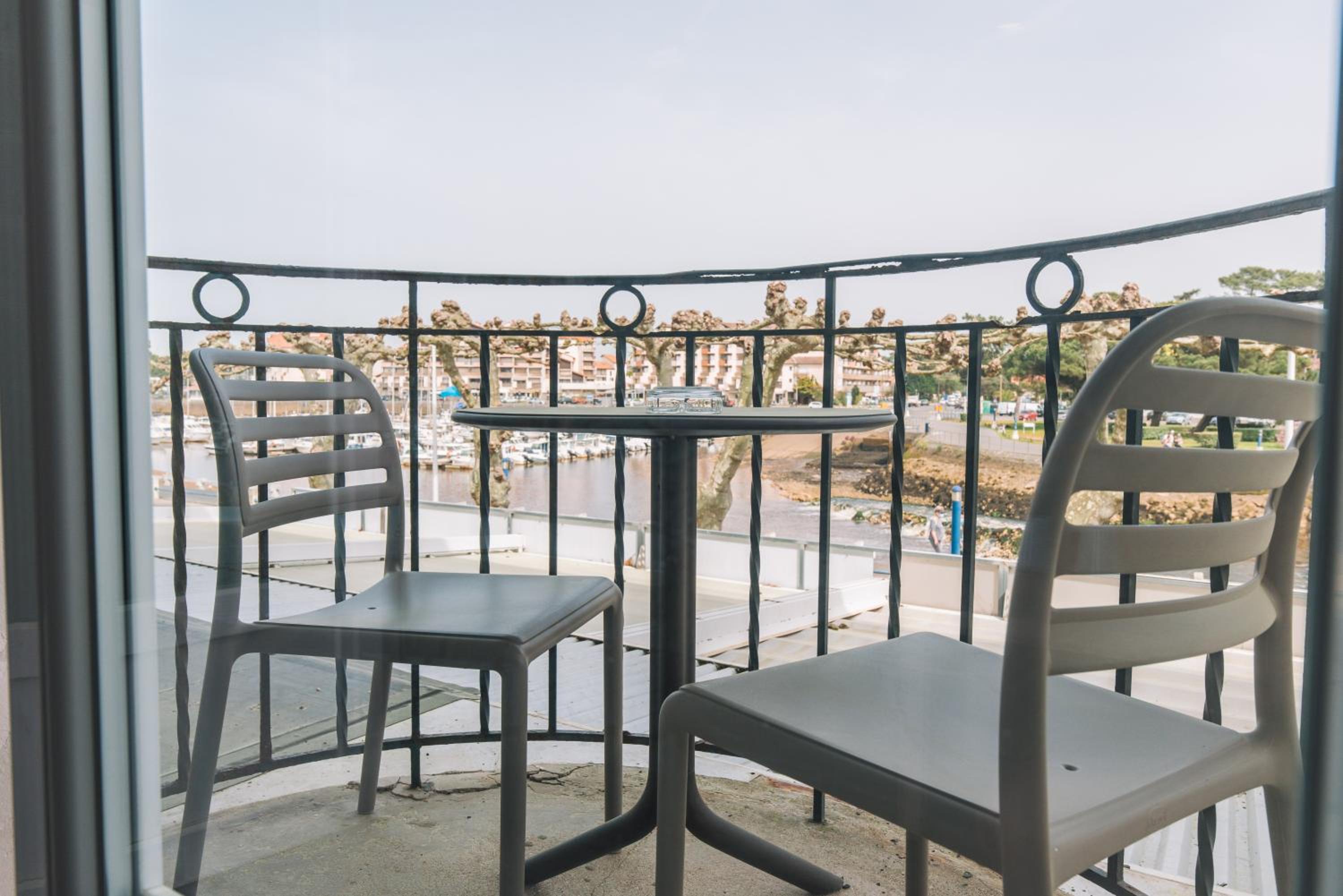 Comfort Double Room with Balcony and Port View photo 2
