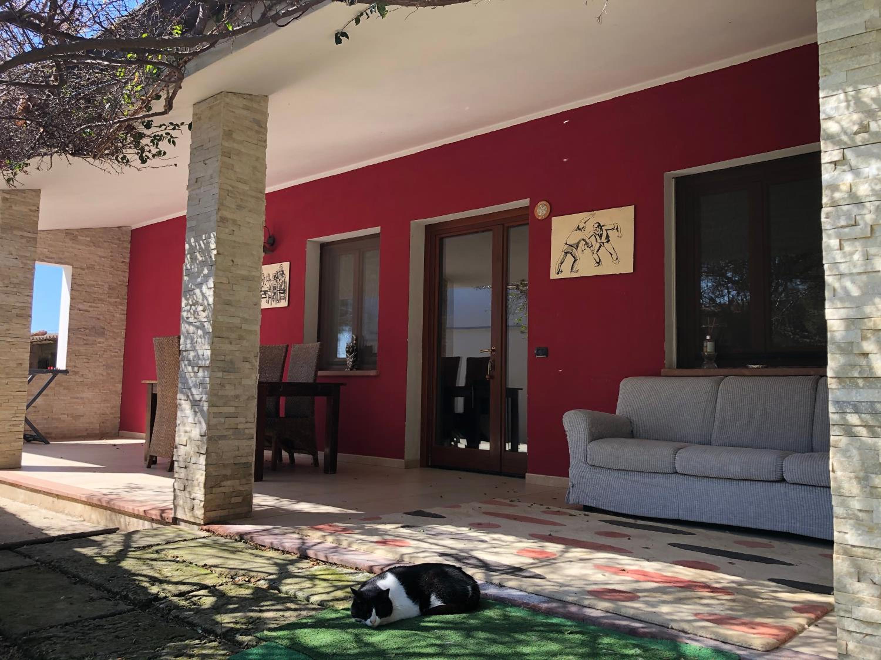 Two-Bedroom Apartment with Patio and Garden View photo 2