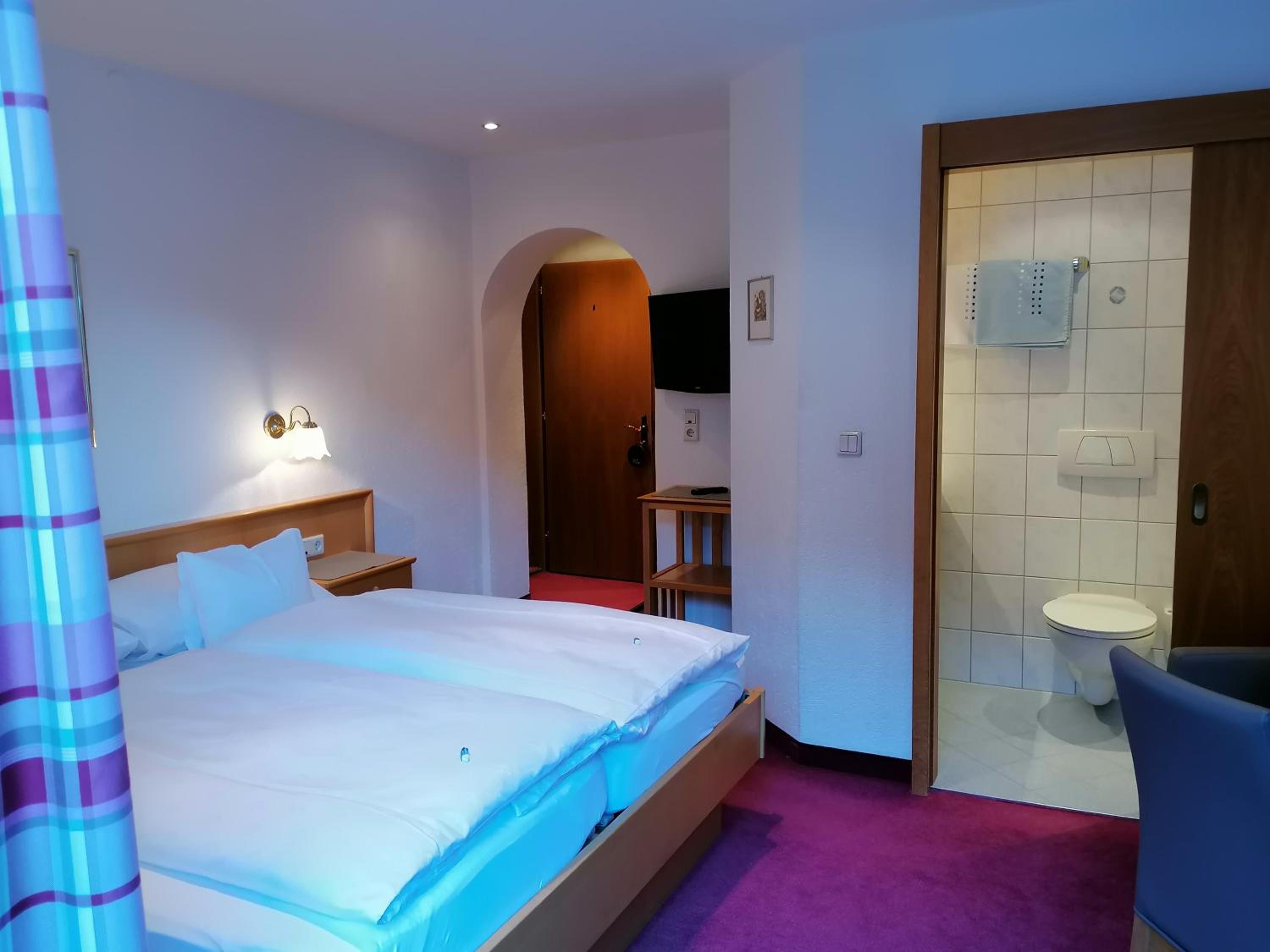 Budget Double Room with Balcony photo 2