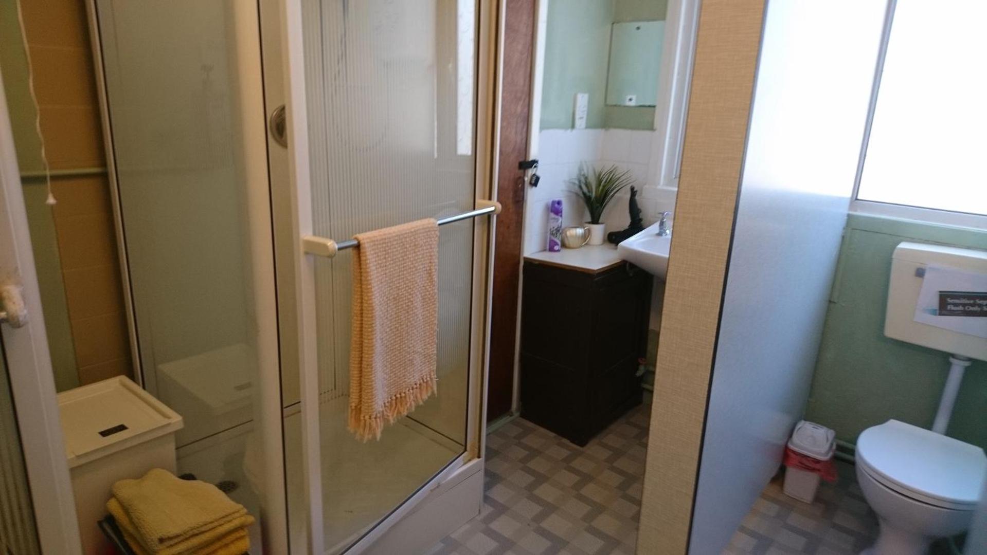 Economy Twin Room photo 3