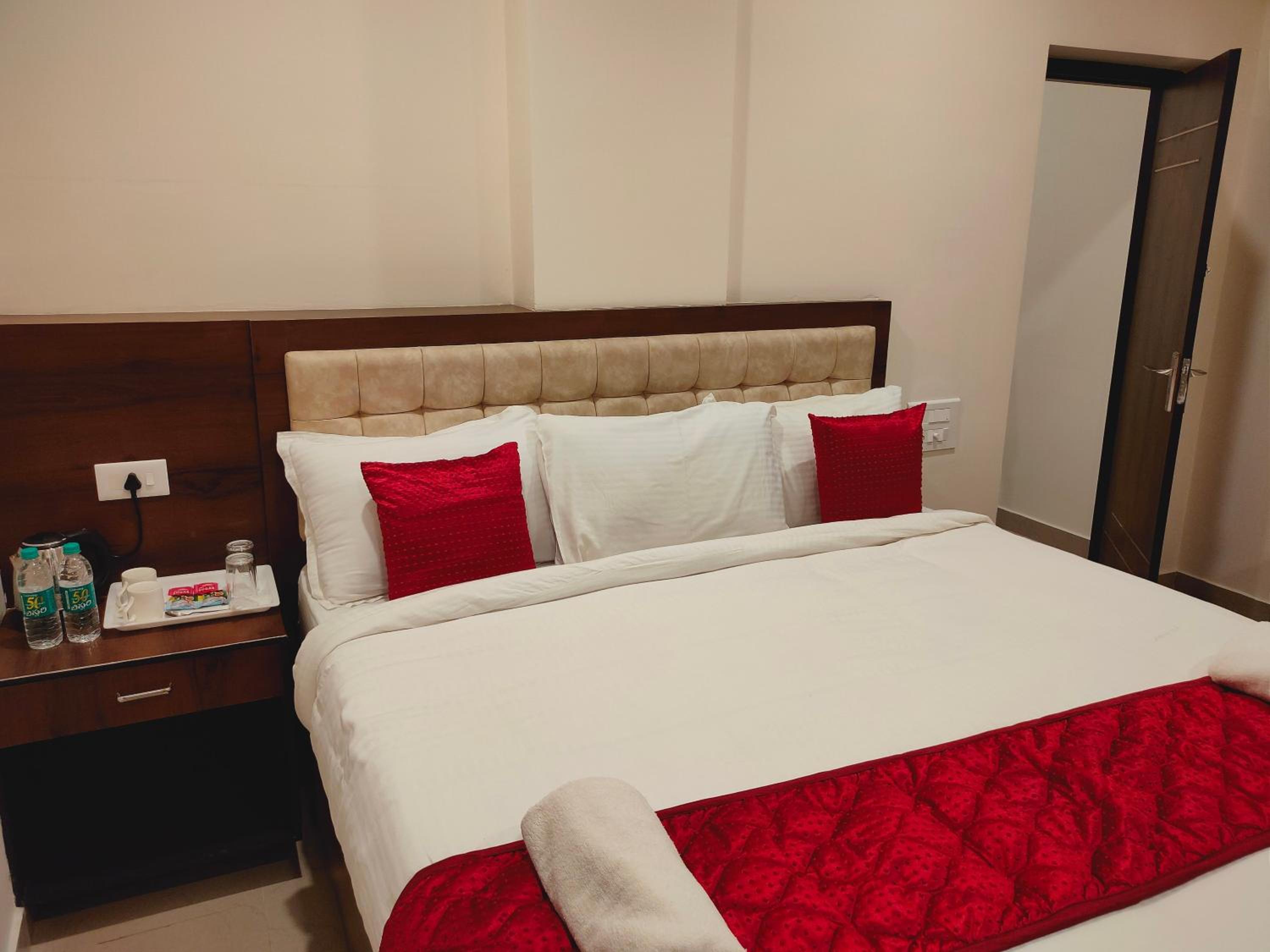 Suite - Photo 1