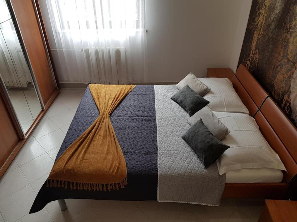 One-Bedroom Apartment - Photo 7