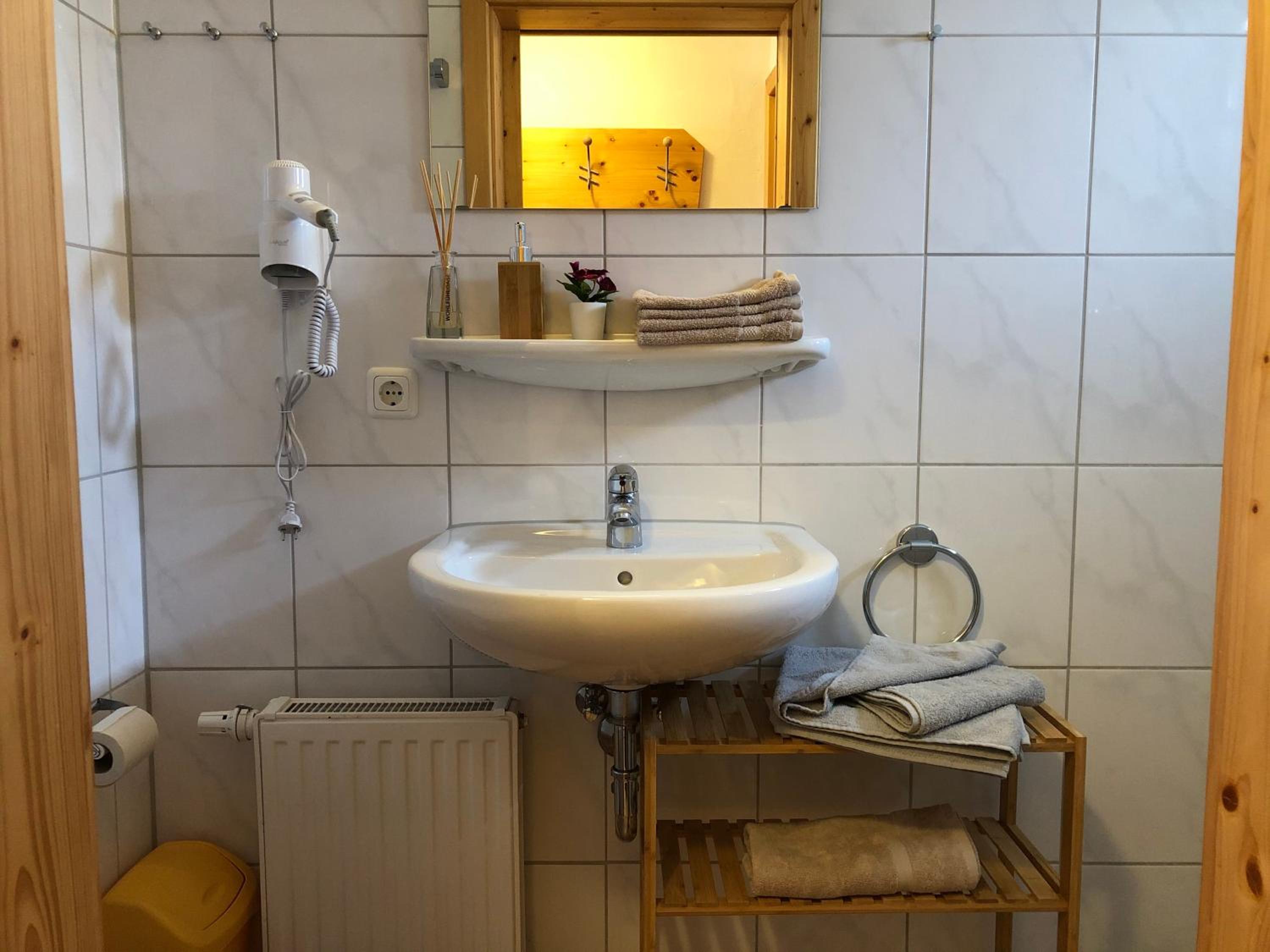 Family Room with Private Bathroom photo 2