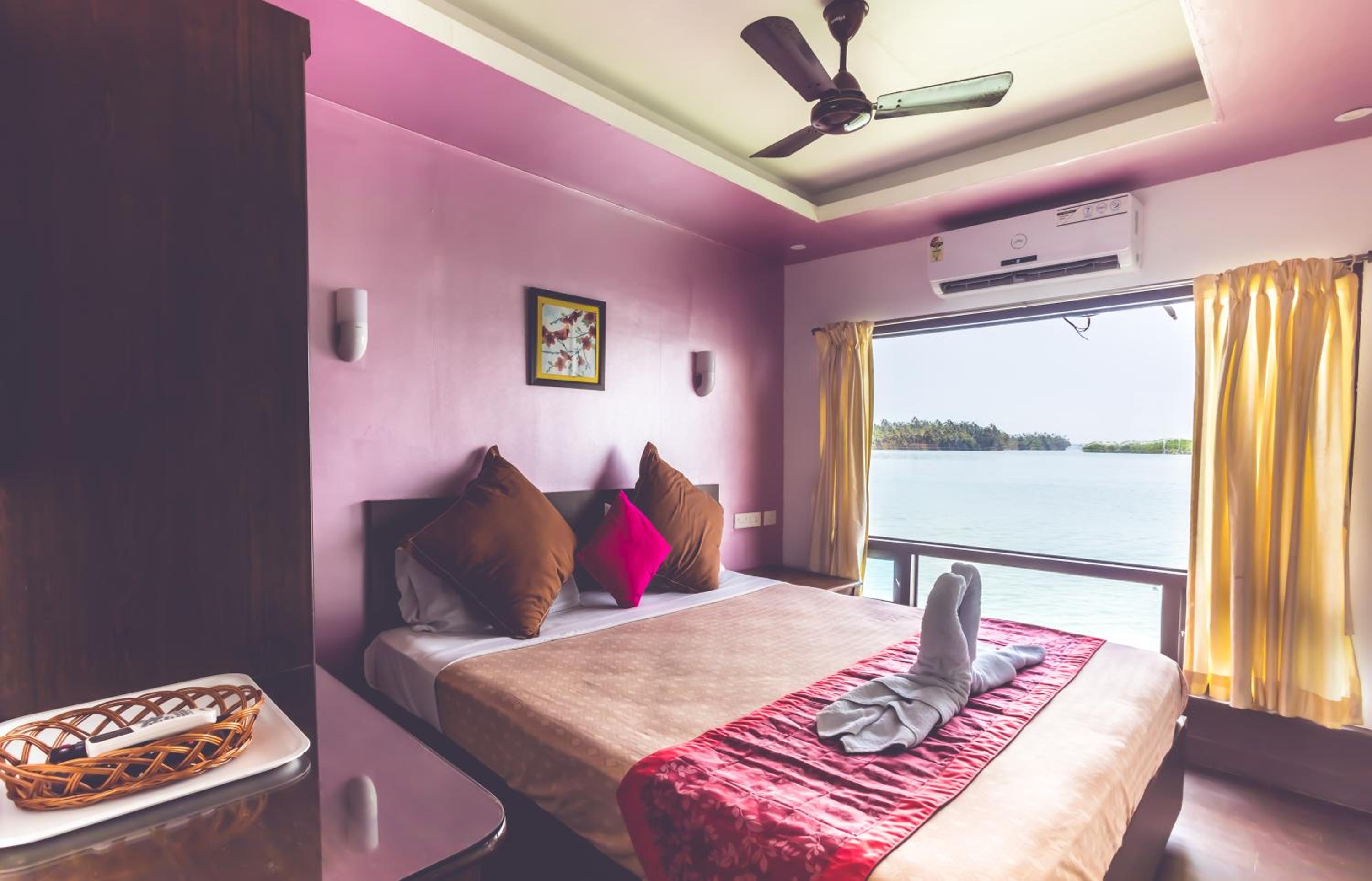 King Room with Balcony photo 3