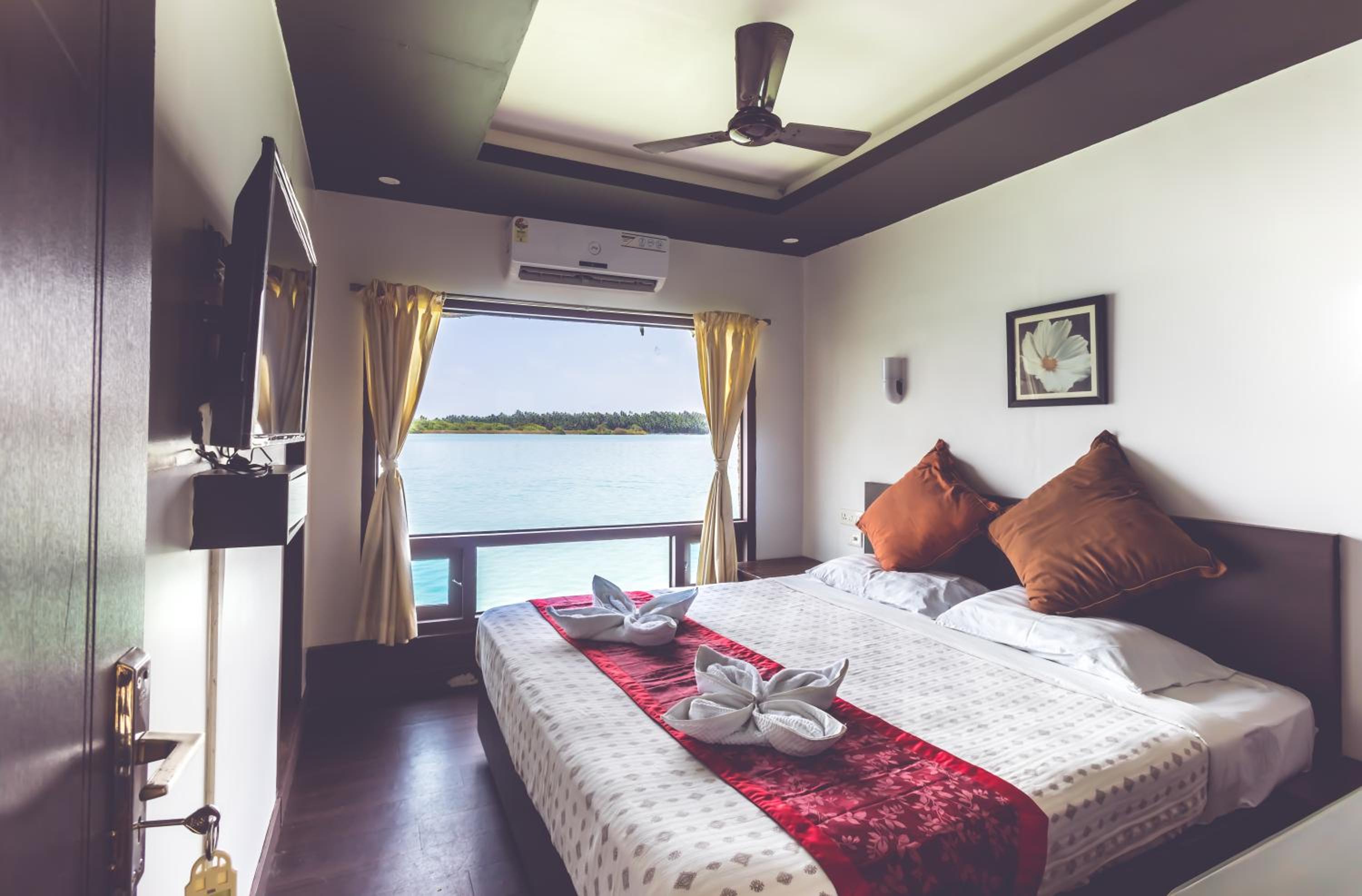 King Room with Balcony photo 2