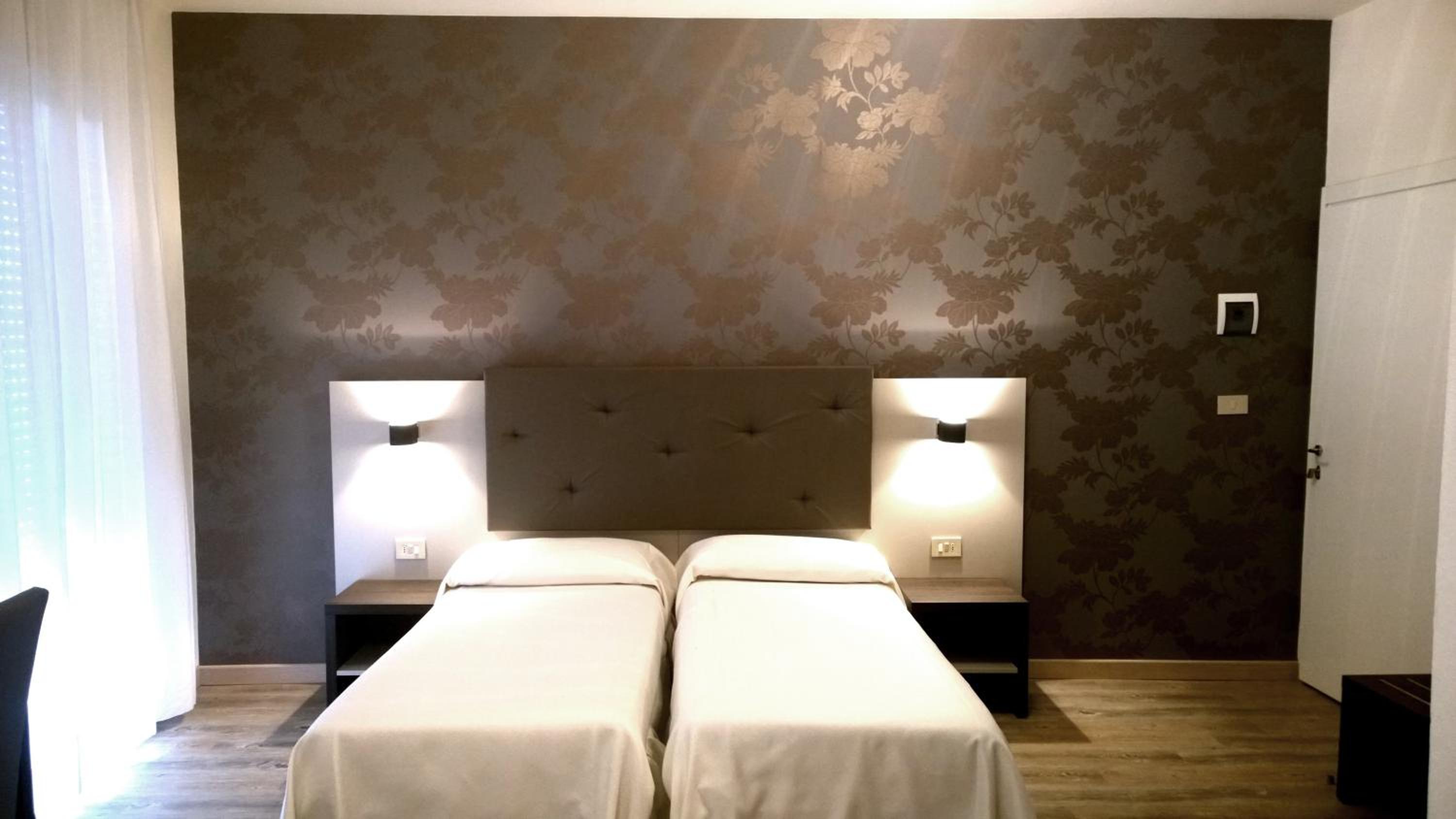 Double or Twin Room - Photo 4
