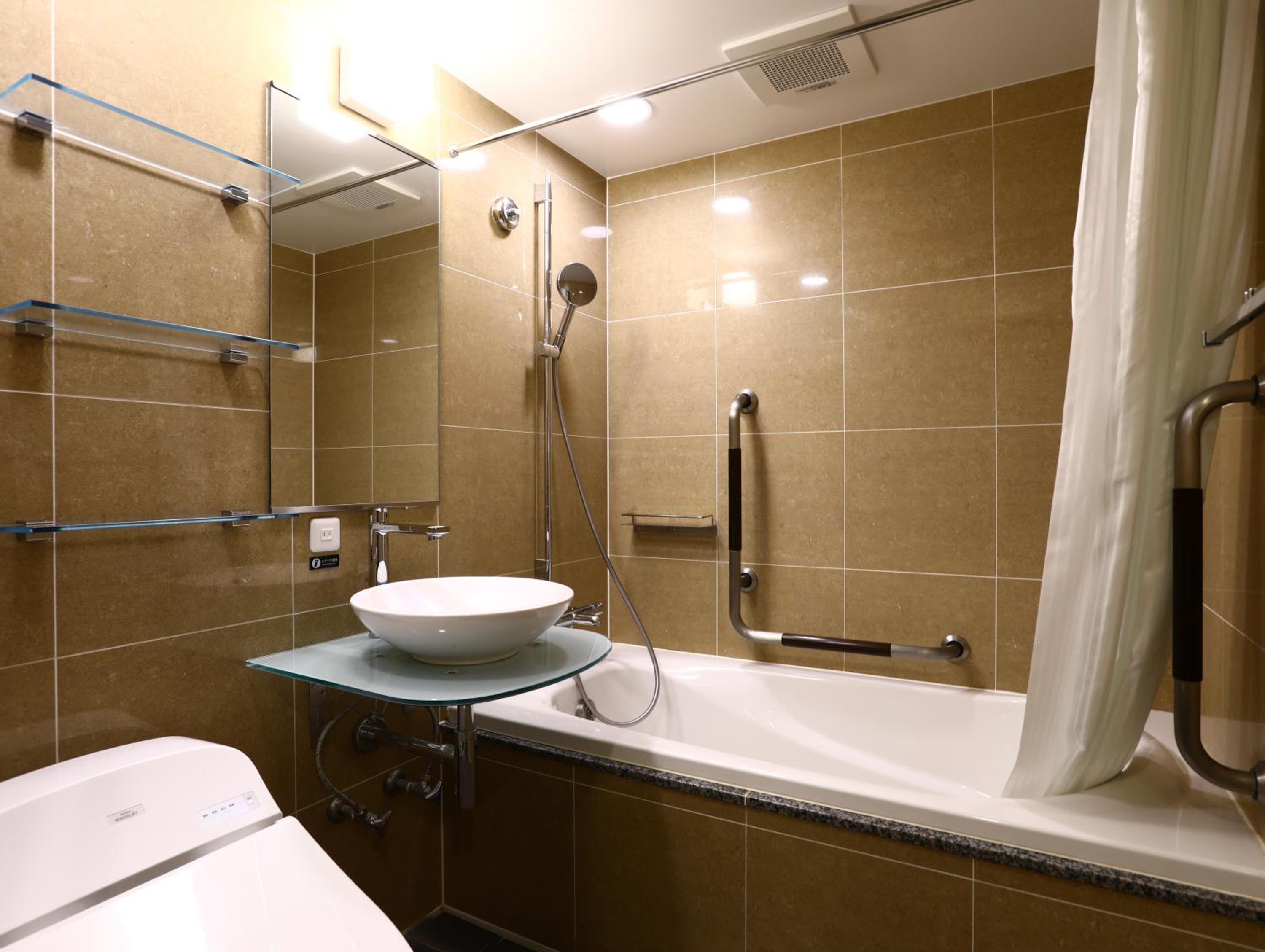Twin Room - Non-Smoking photo 2