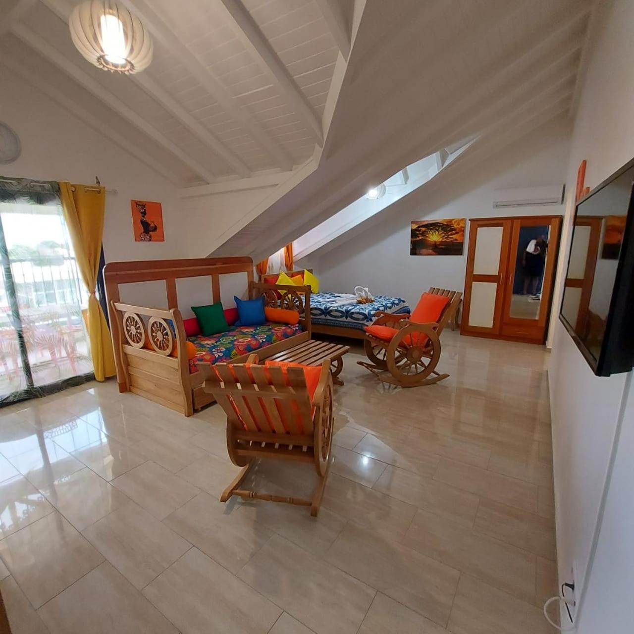 One-Bedroom Apartment - Photo 6