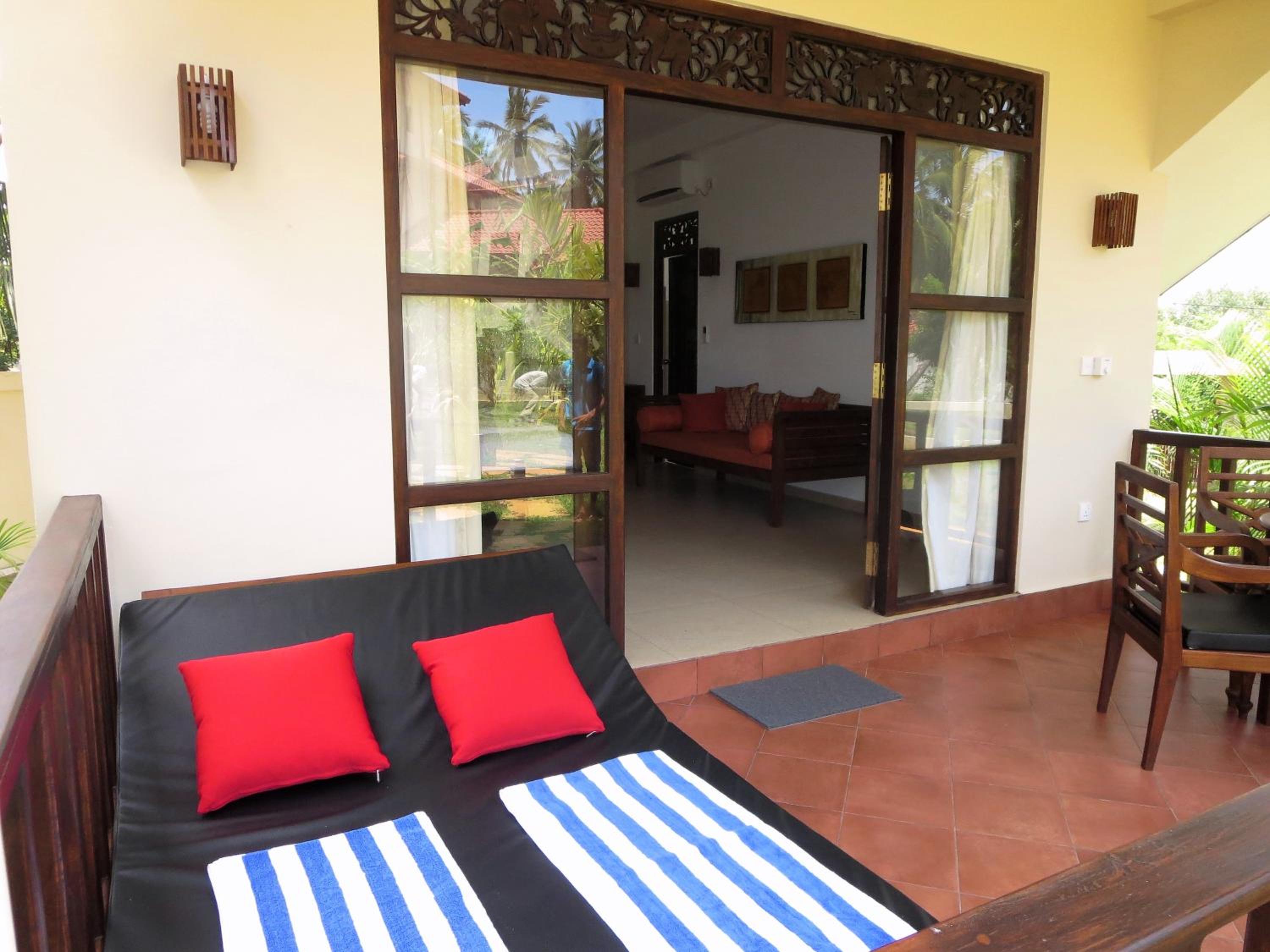 Deluxe Double Room with Balcony photo 3