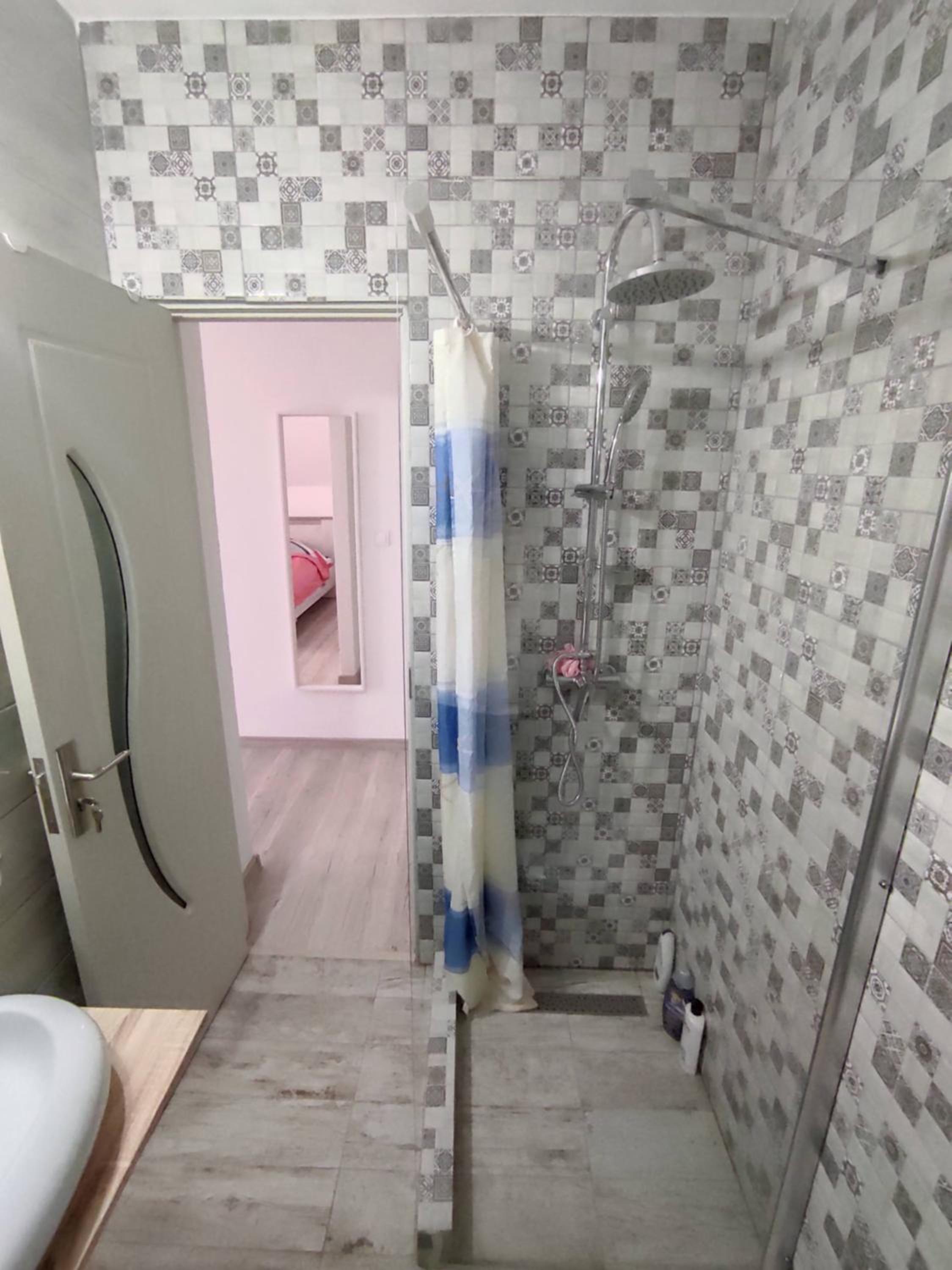 Deluxe Double Room with Balcony - Photo 11