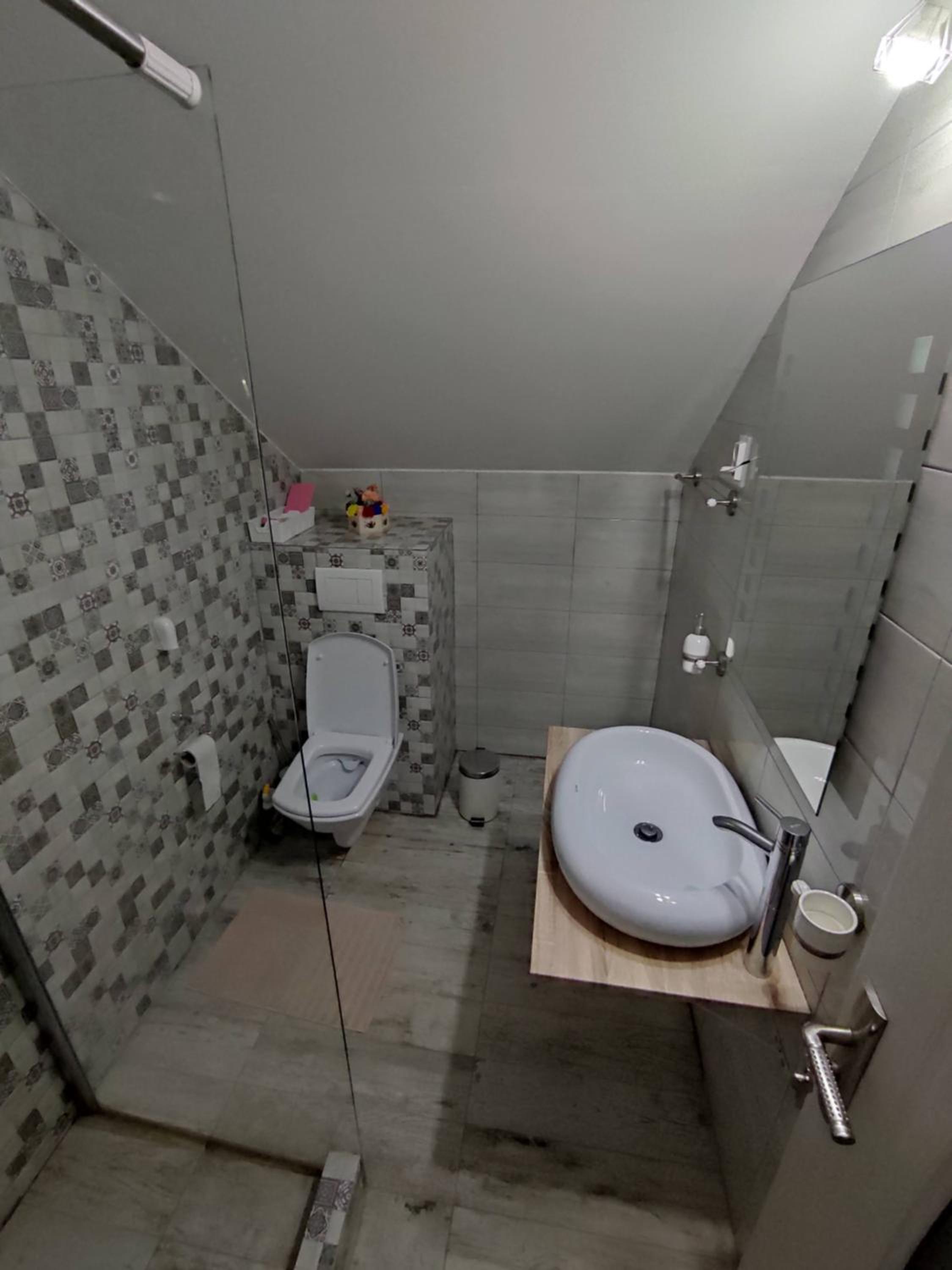 Deluxe Double Room with Balcony - Photo 12