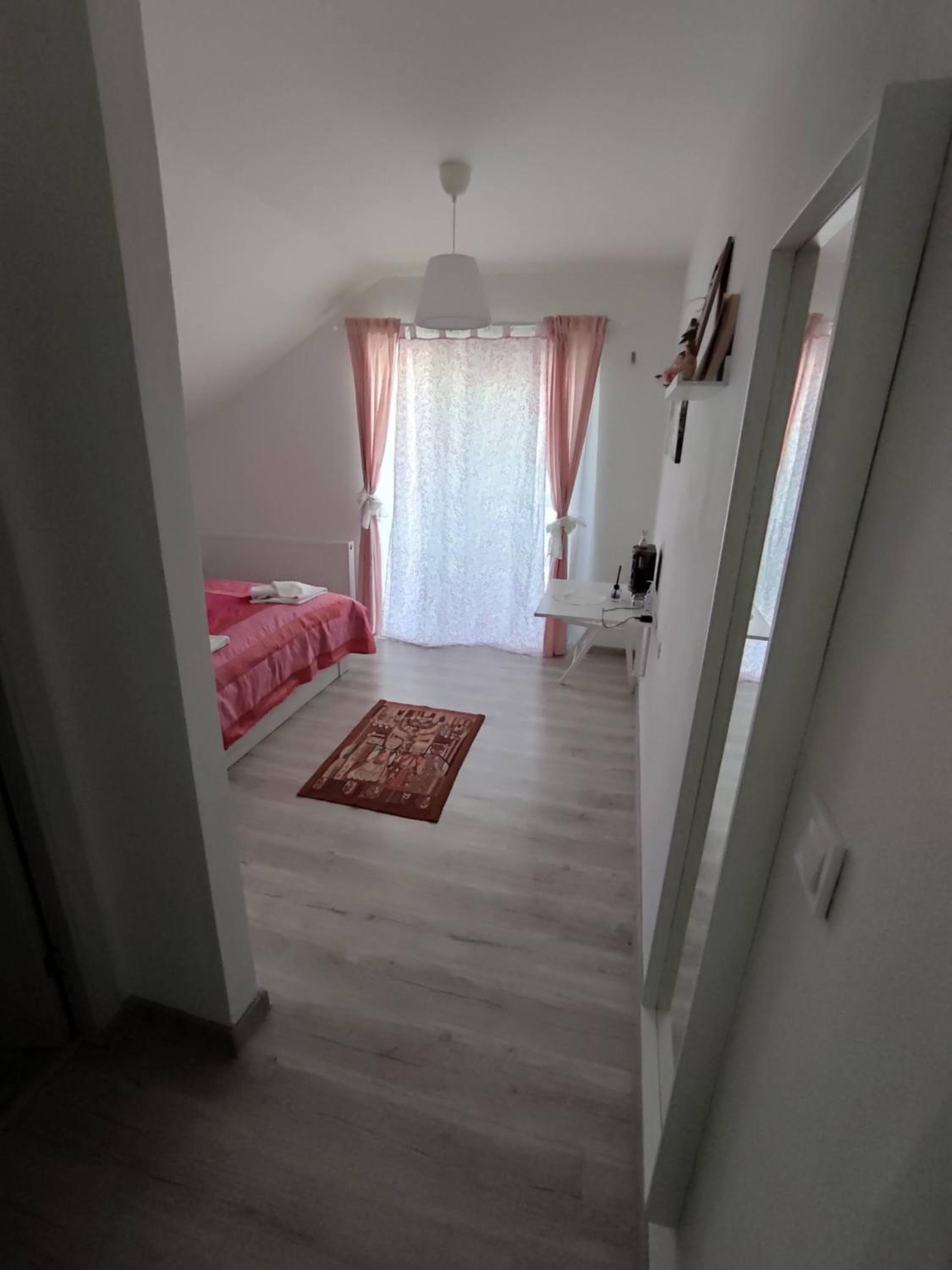 Deluxe Double Room with Balcony - Photo 4