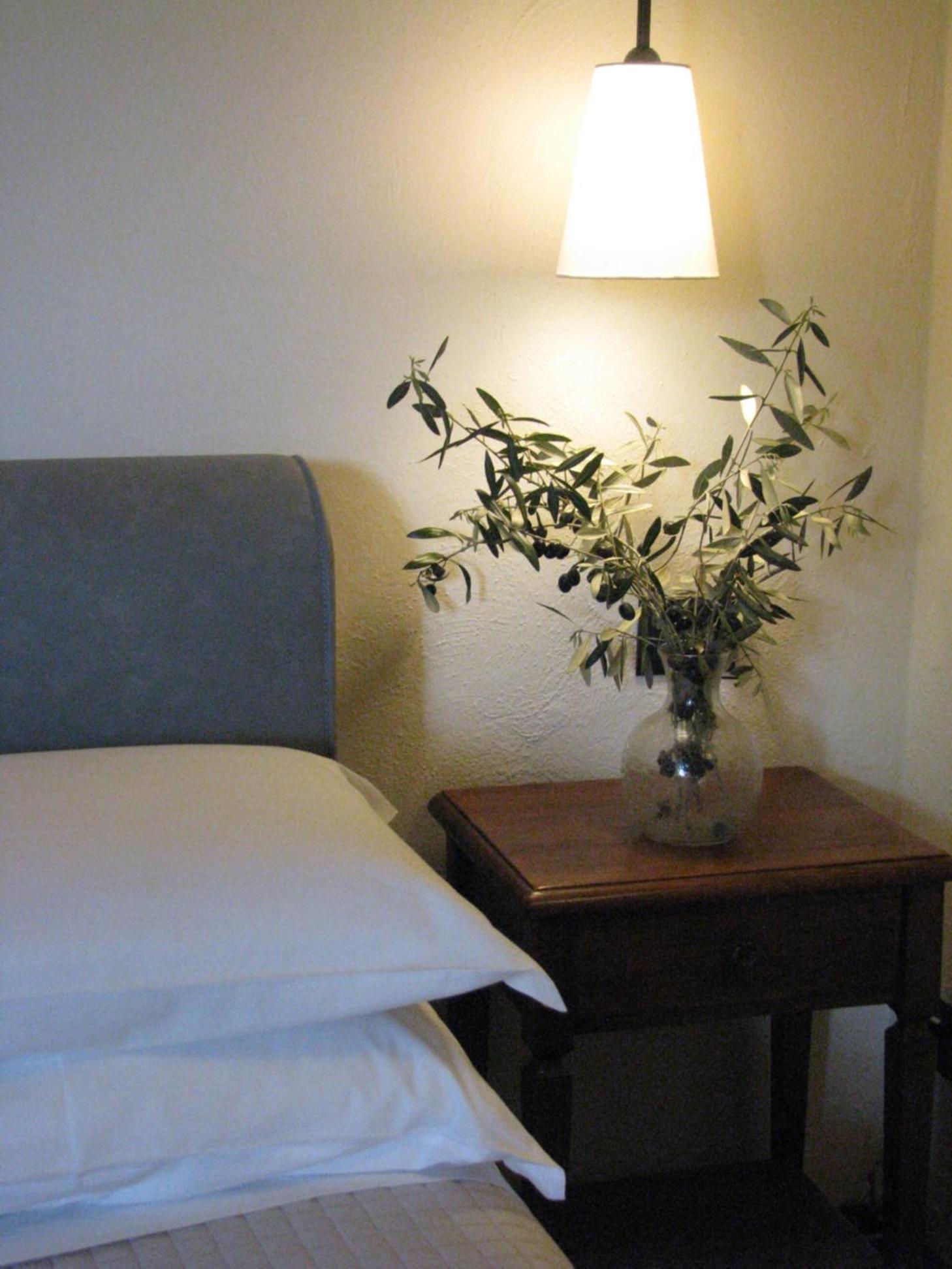 Large Double Room - Photo 3