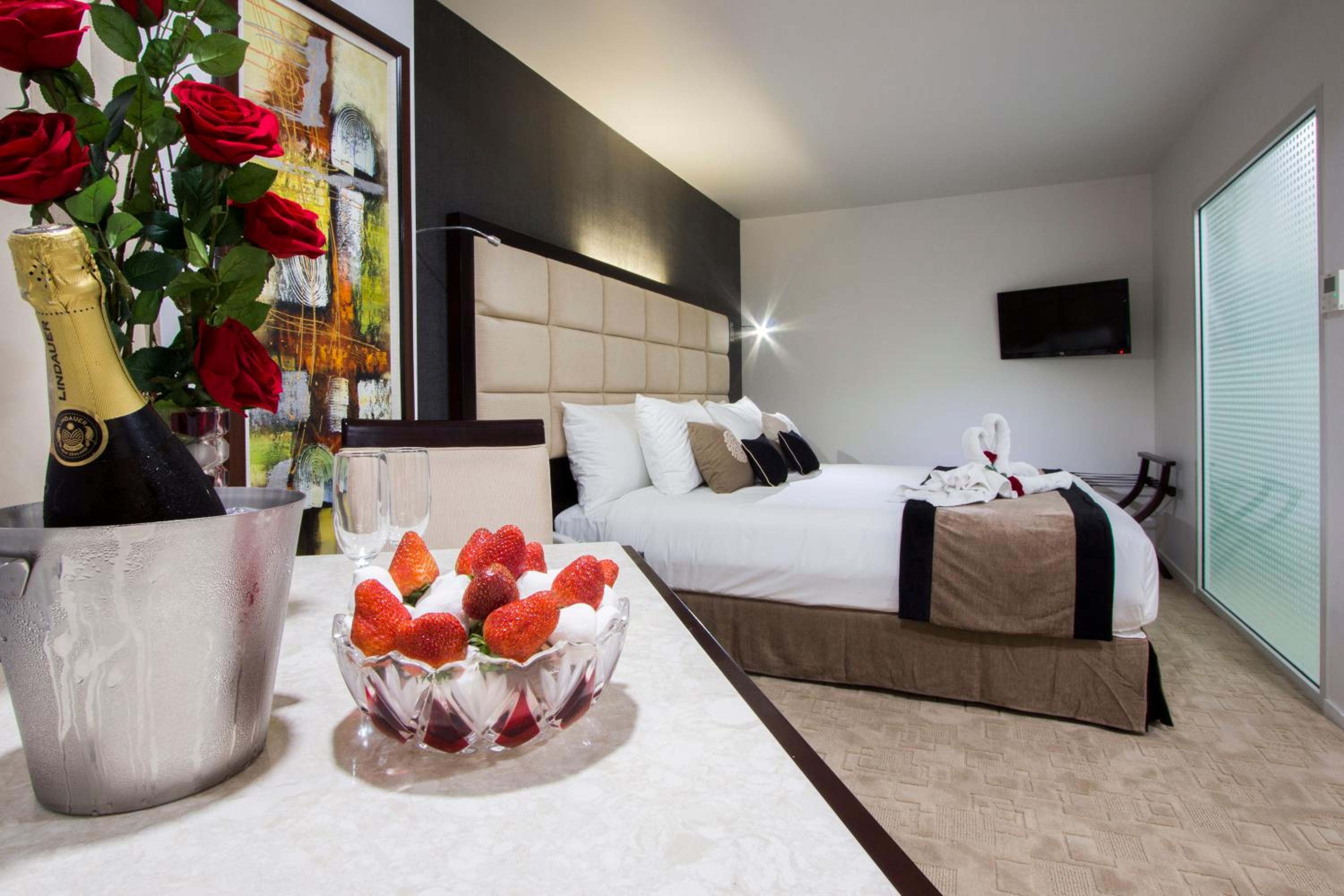Available room thumbnail 5