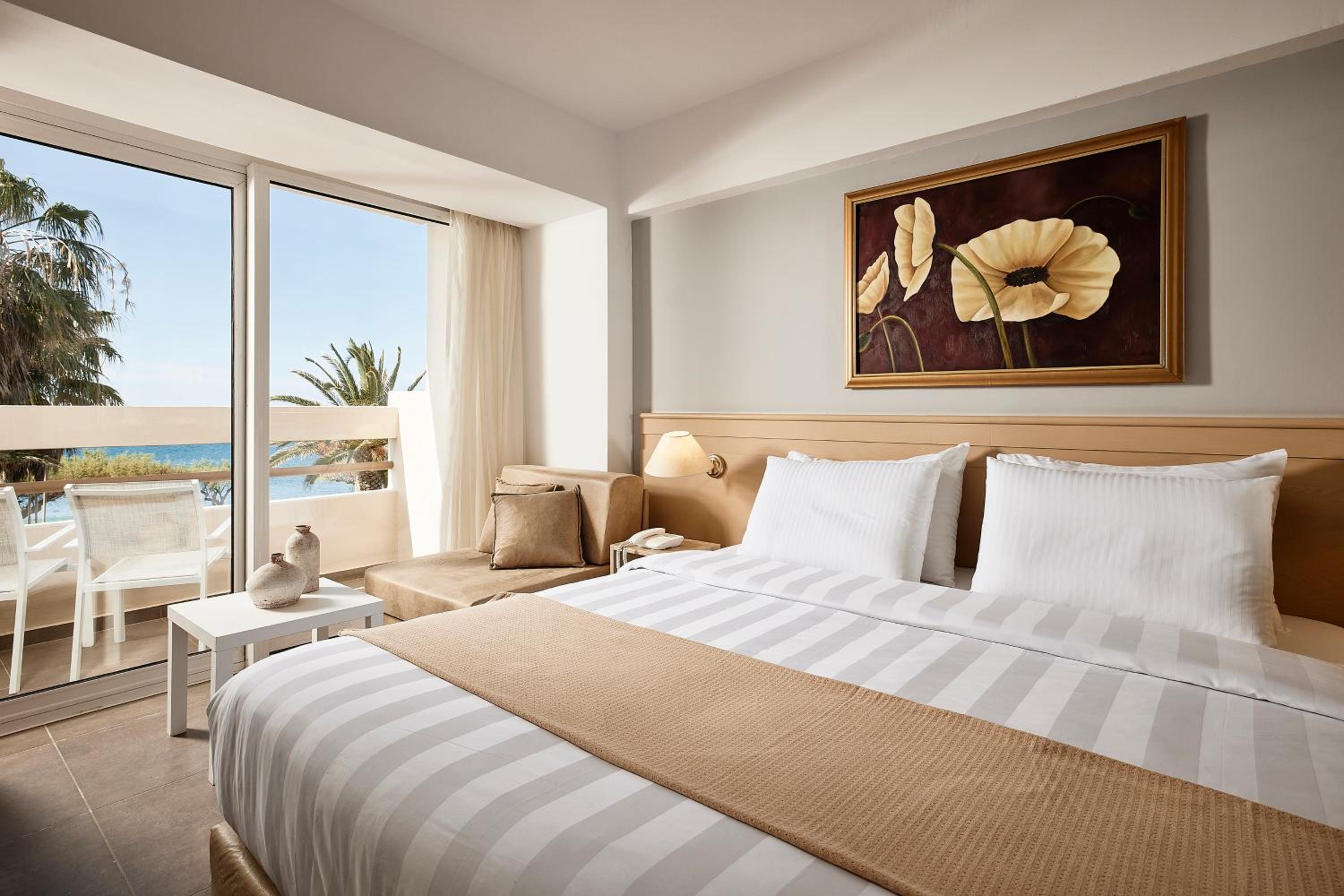 Double Room with Sea View - Photo 2