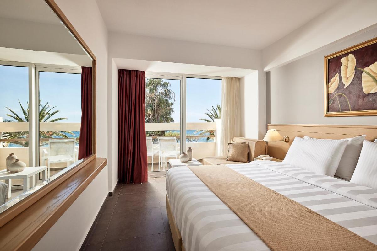 Double Room with Sea View - Photo 4