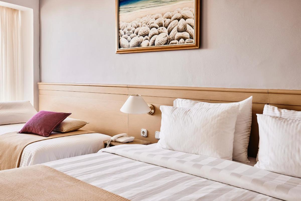 Triple Room with Sea View - Photo 3