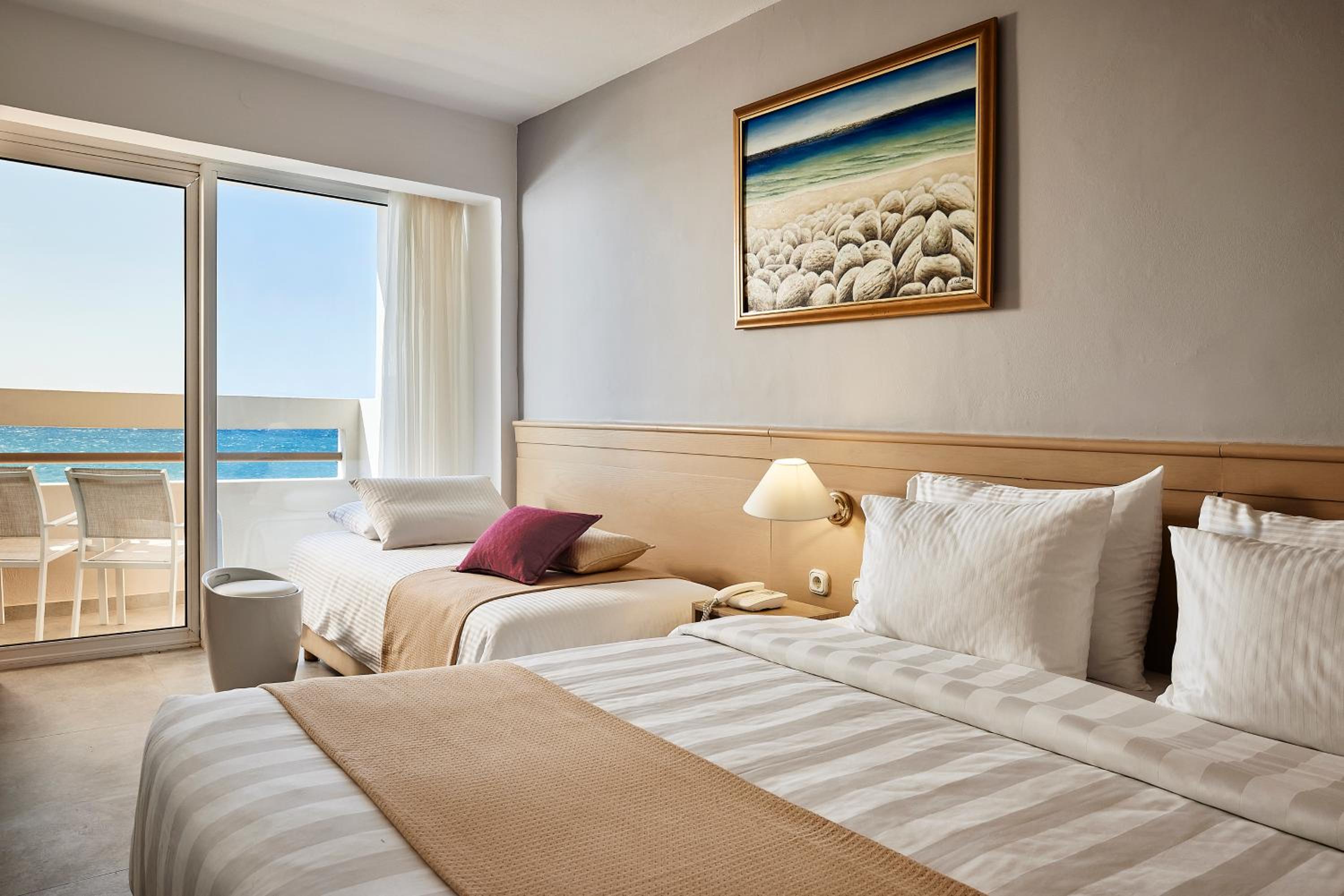 Triple Room with Sea View - Photo 4