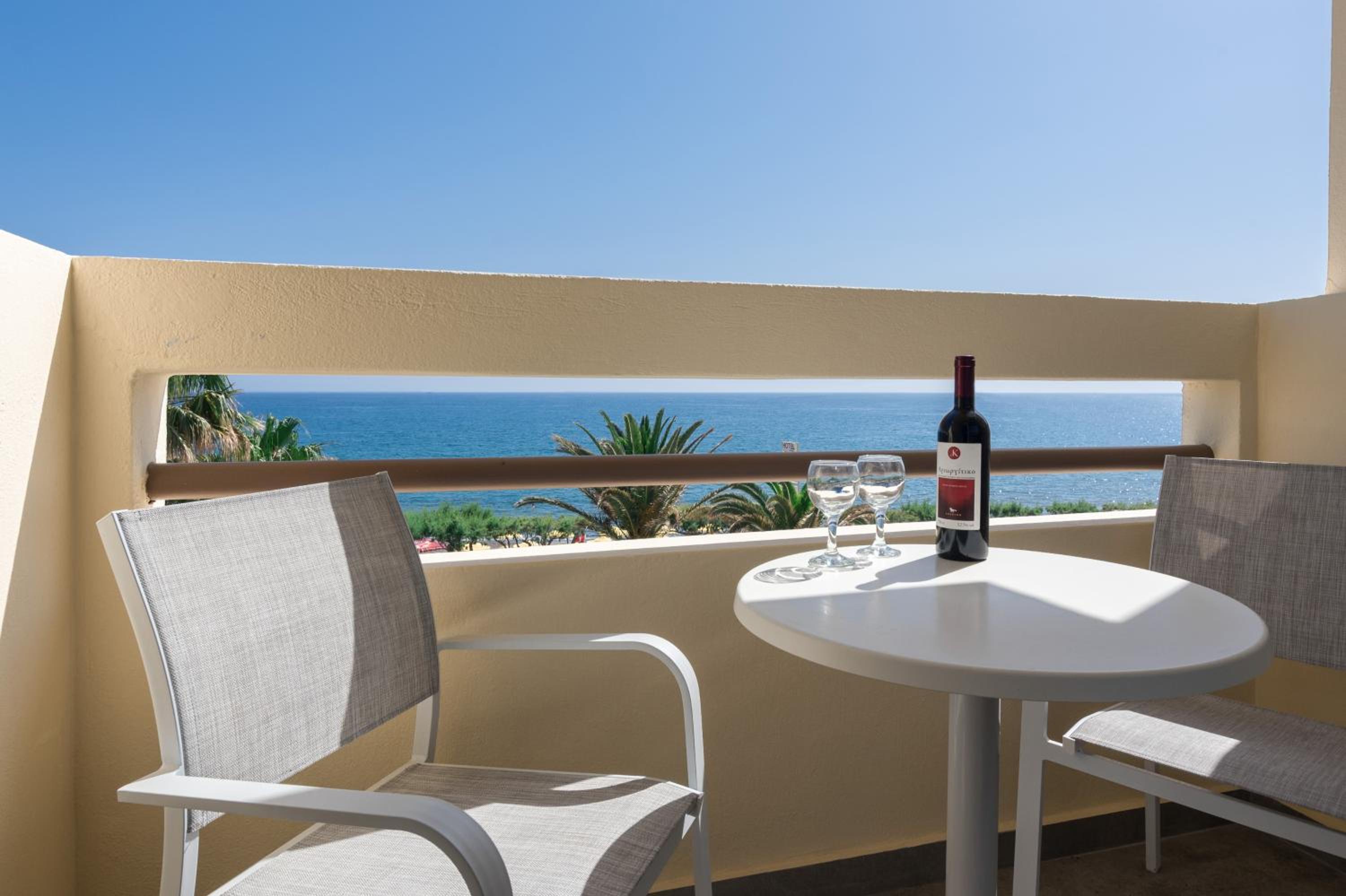 Triple Room with Sea View - Photo 5