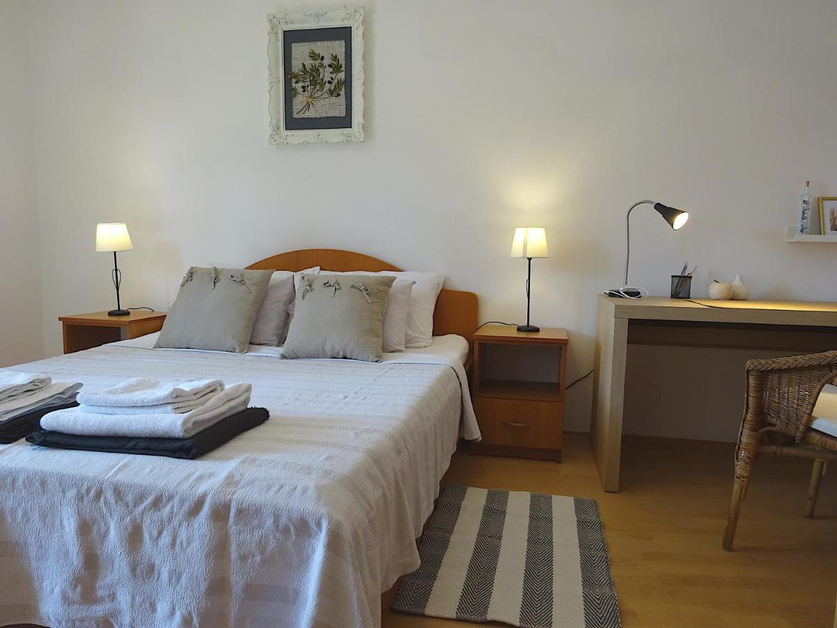 One-Bedroom Apartment with Balcony and Sea View photo 1