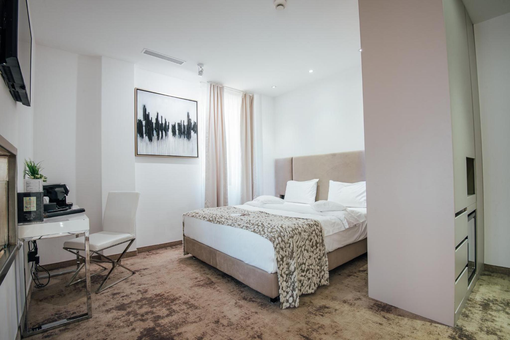Deluxe Double Room photo 2