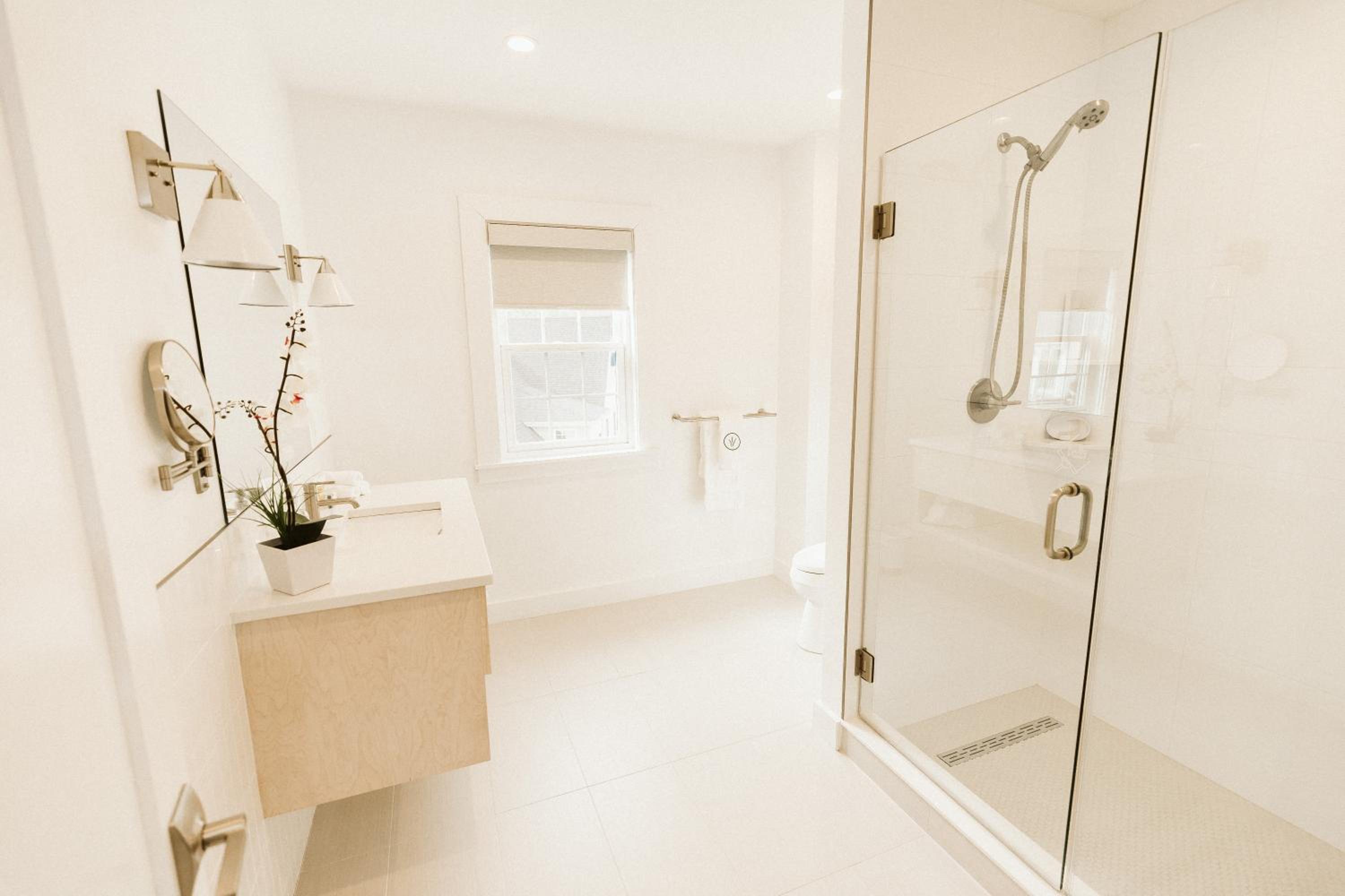 Queen Suite - Photo 6