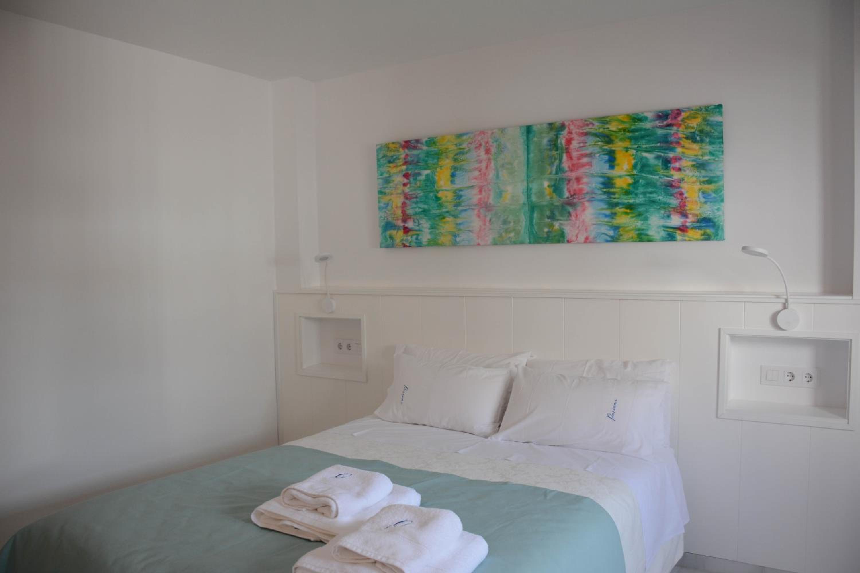 One-Bedroom Apartment - Photo 3