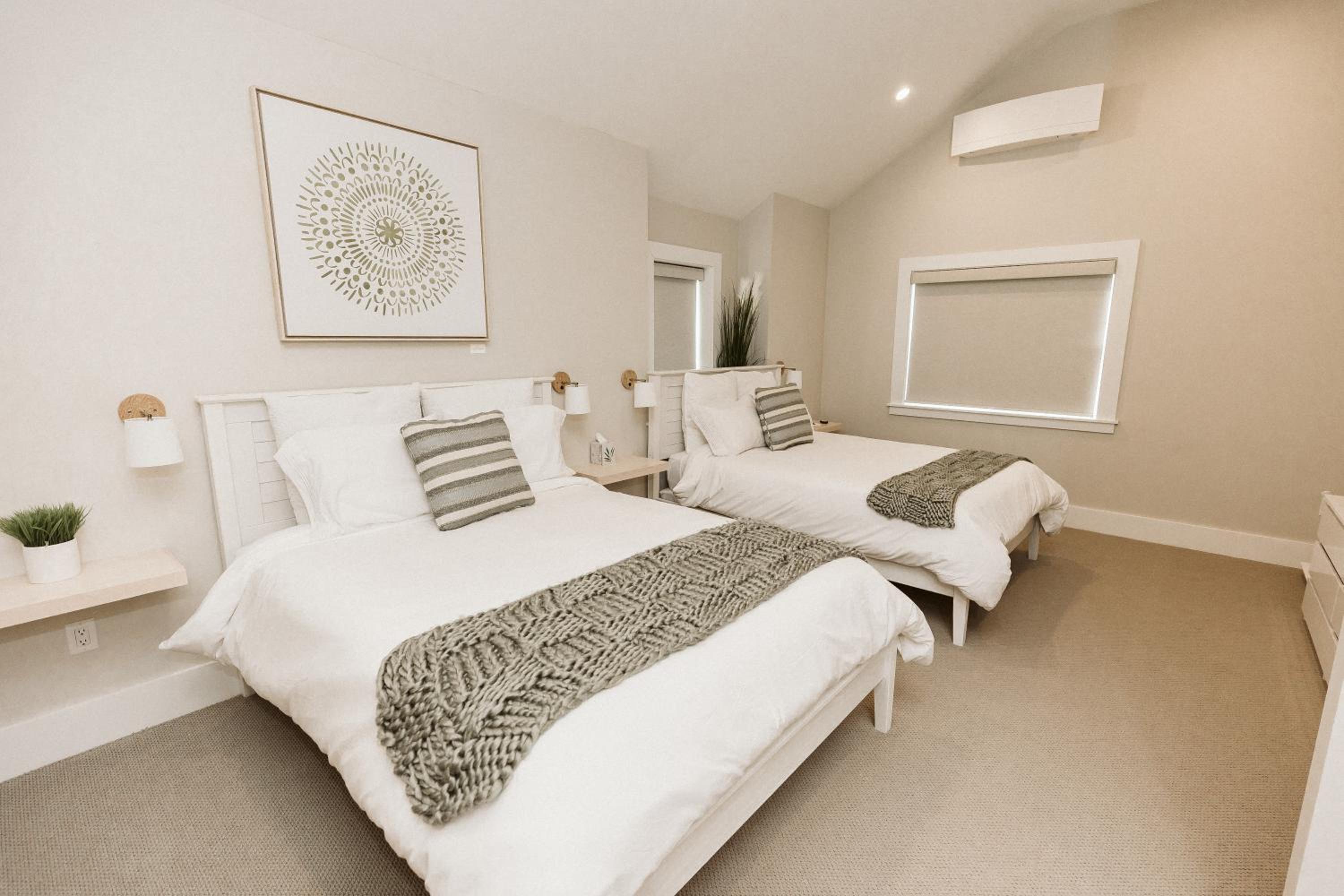 Queen Suite - Photo 1