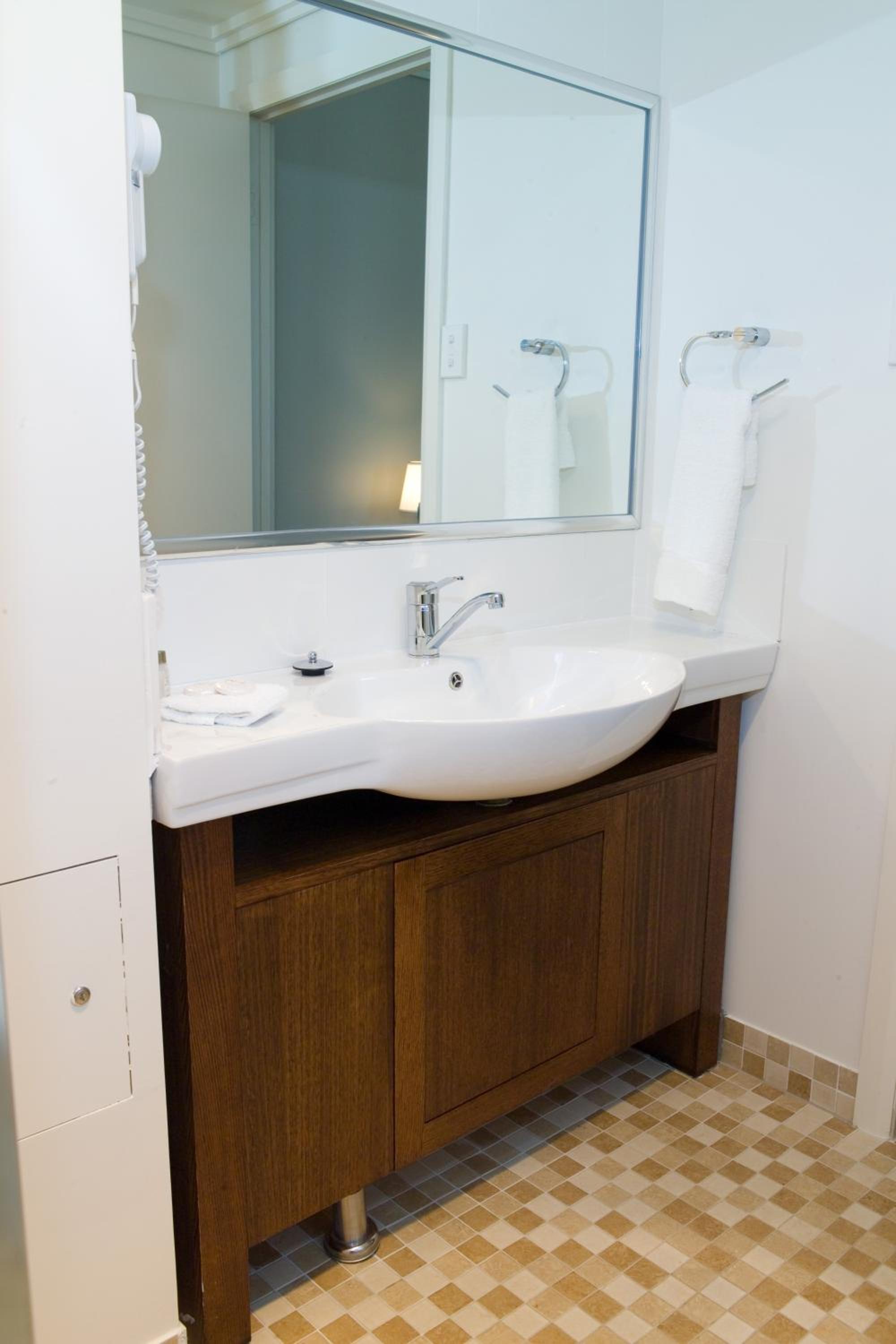 Family Room with Spa Bath photo 2