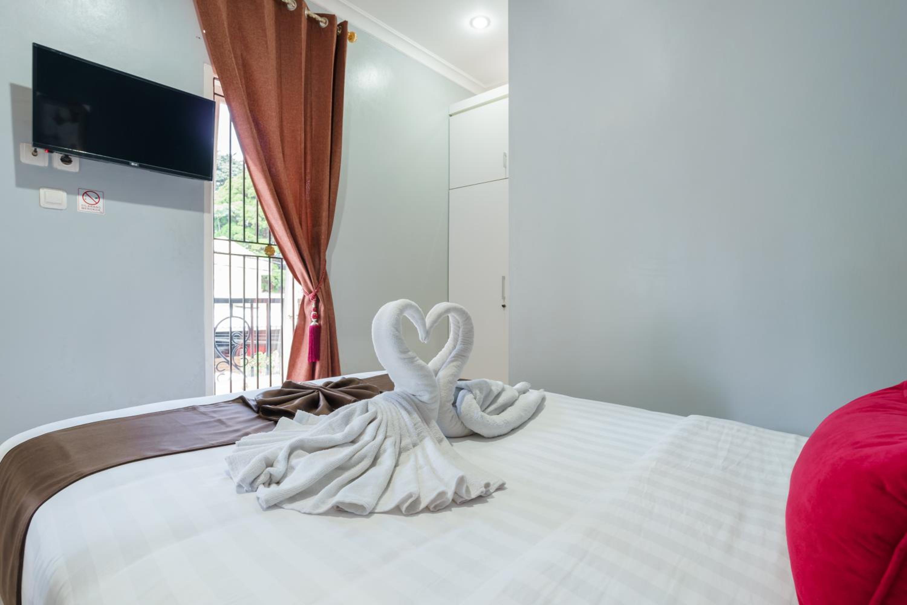 Deluxe Room - Photo 5
