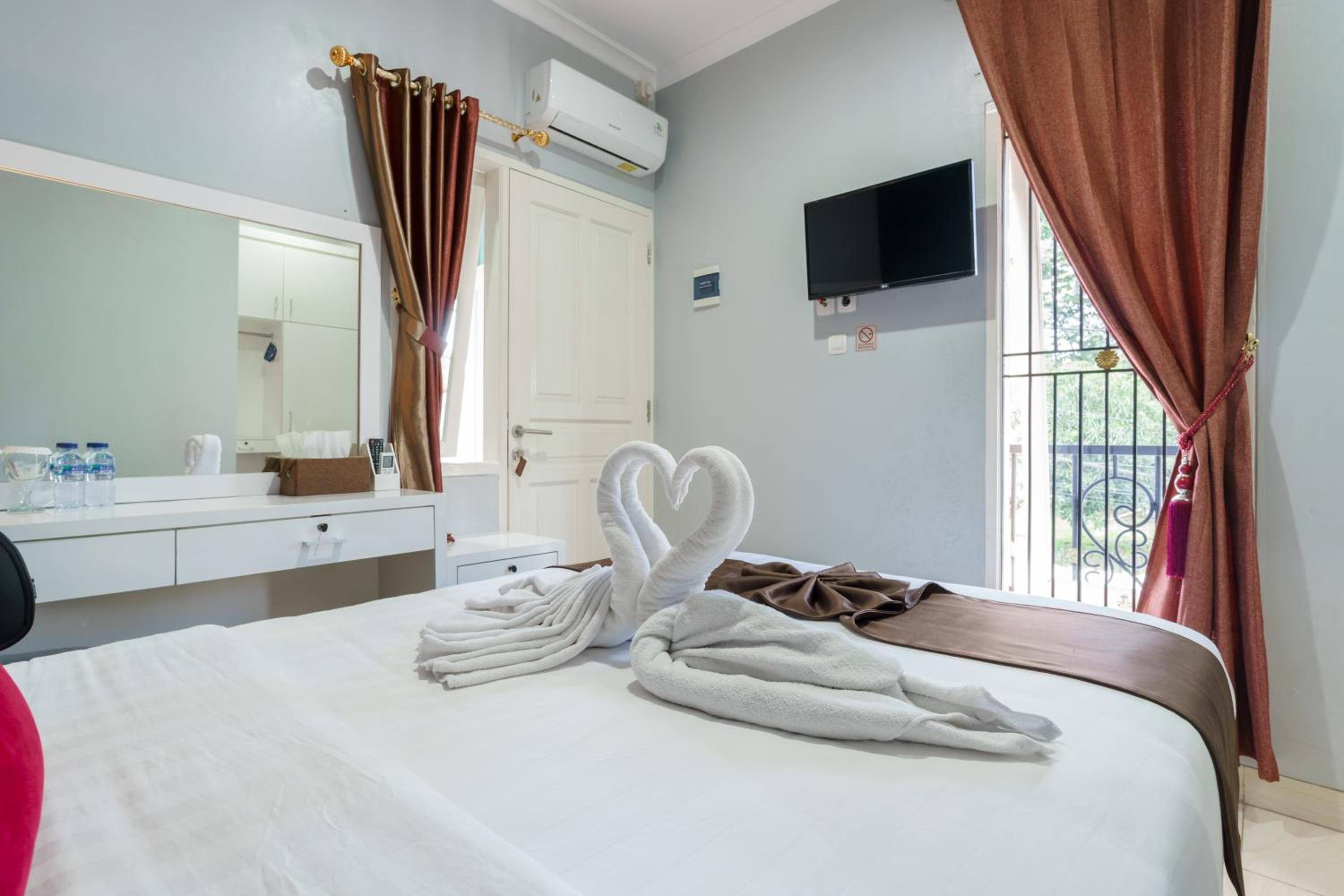 Deluxe Room - Photo 8