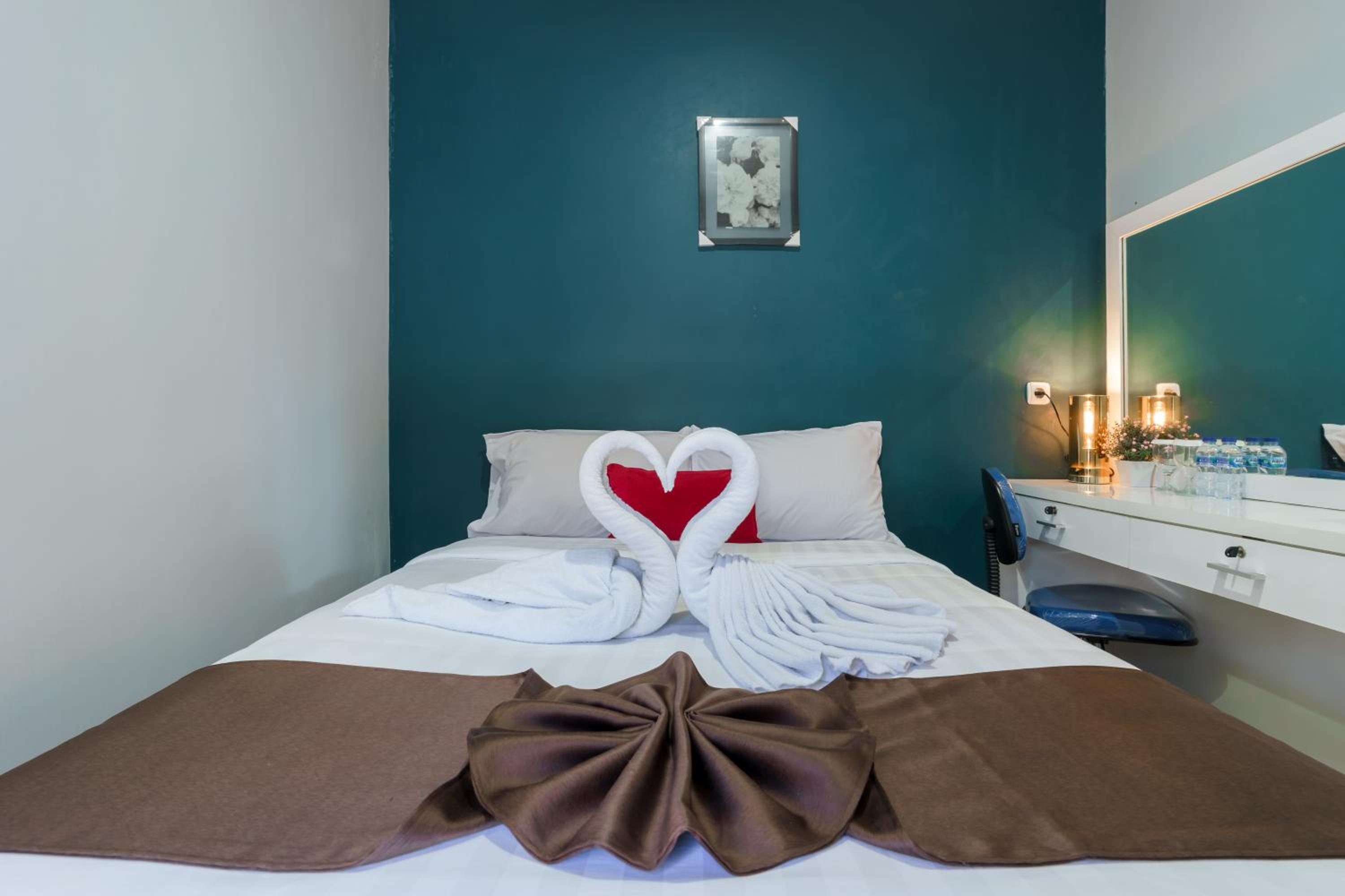 Deluxe Room - Photo 11