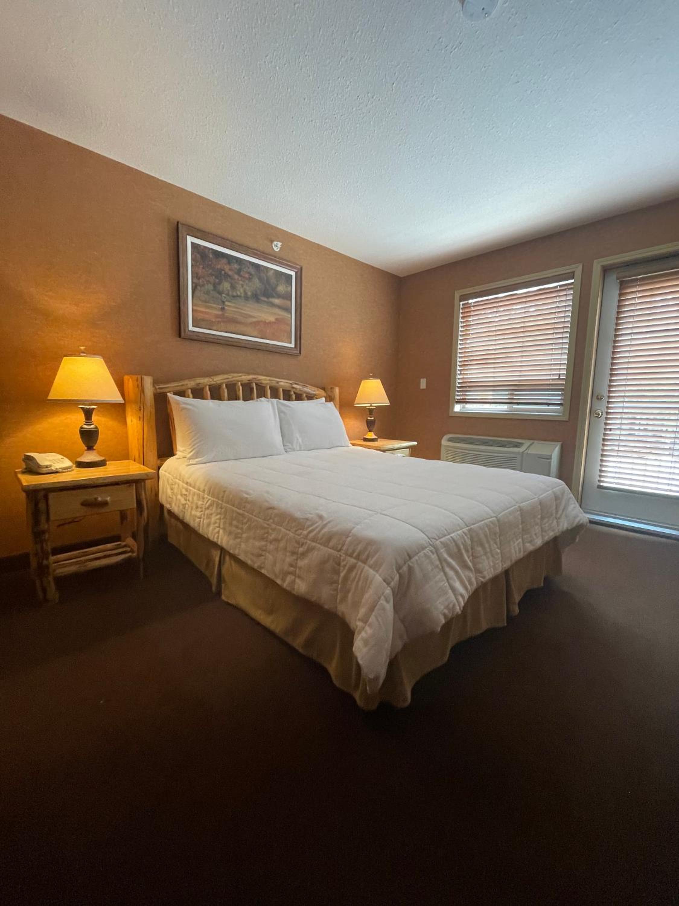 Deluxe Queen Suite photo 1