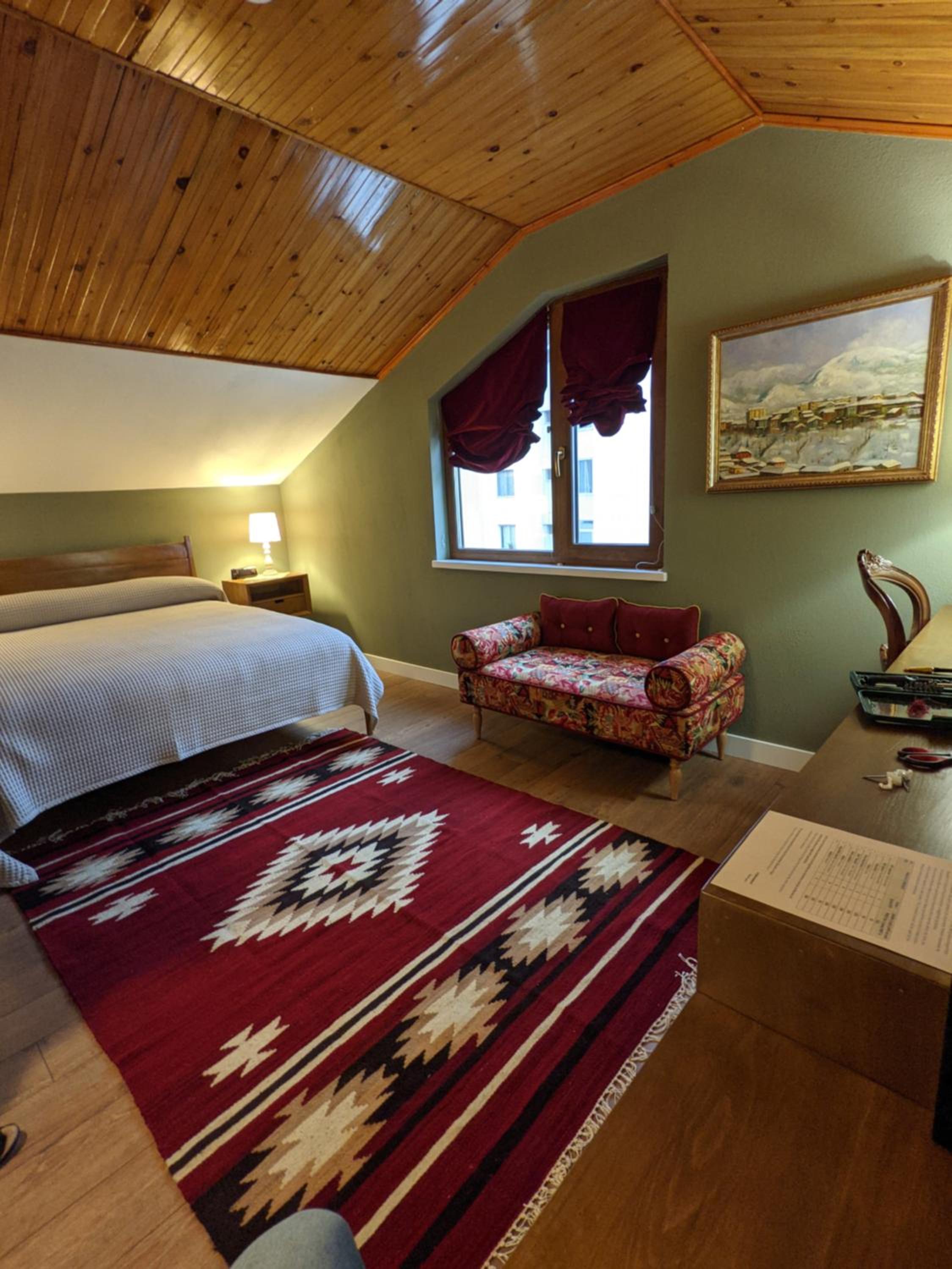 Deluxe Family Room photo 3