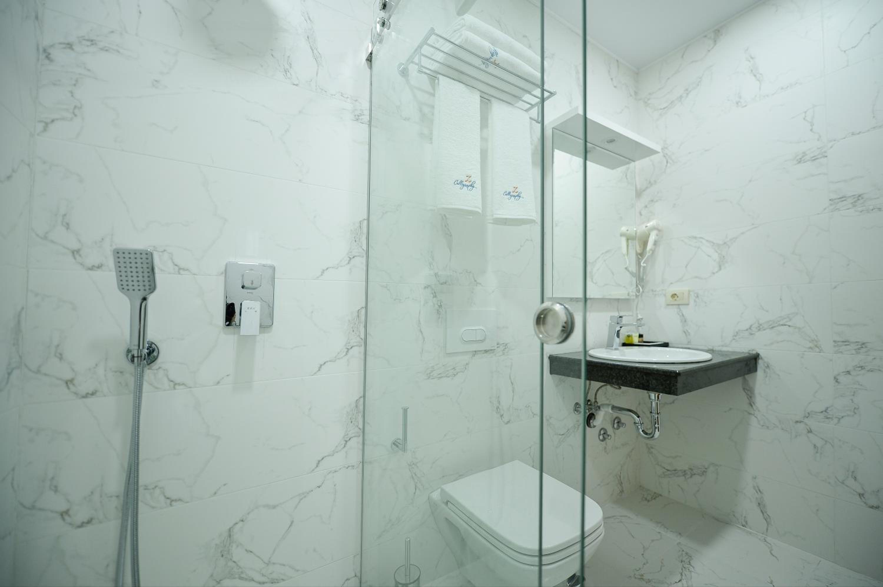 Deluxe Double Room with Balcony and Sea View - Photo 9