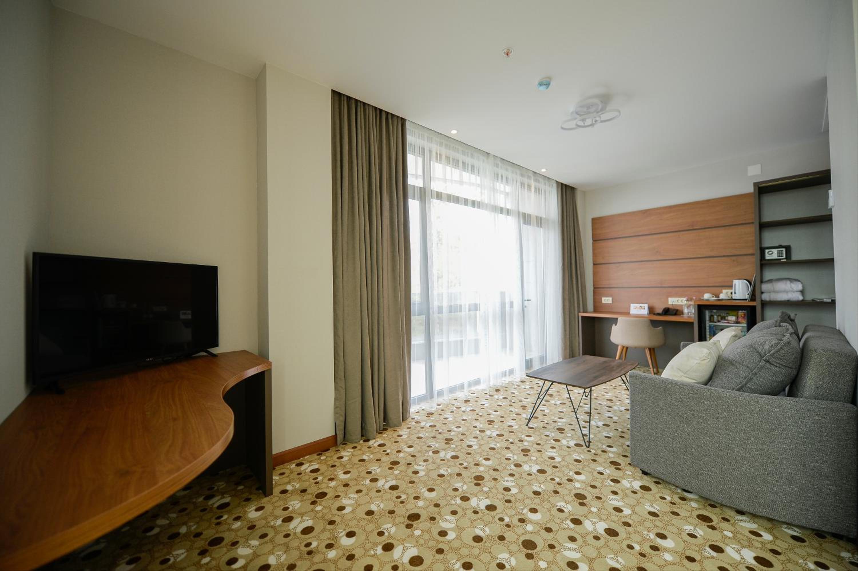 Deluxe Double Room with Balcony and Sea View - Photo 4