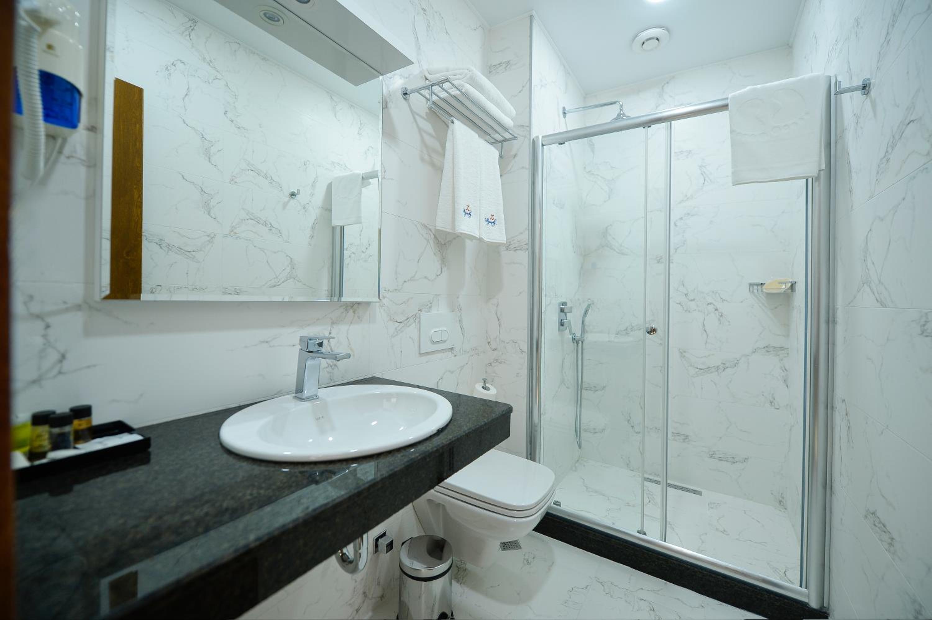 Suite with Sea View - Photo 9